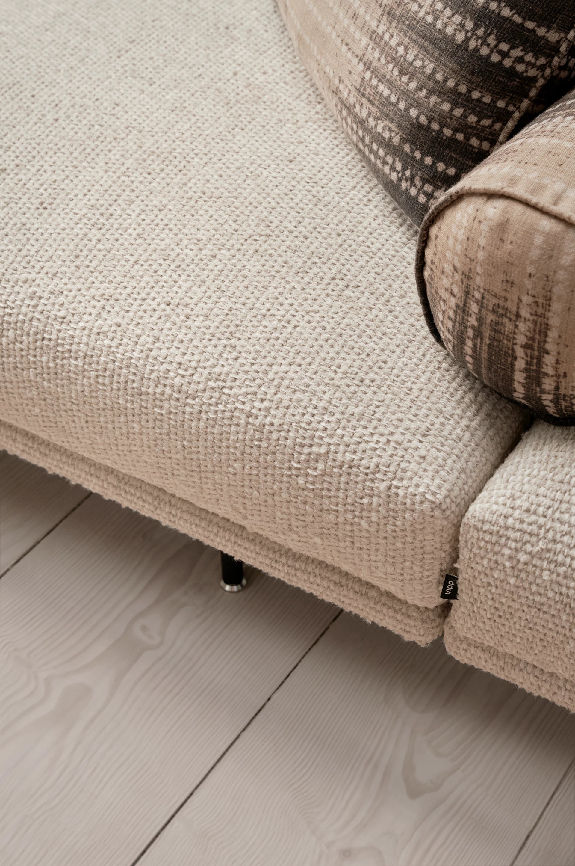 Sofa 3-zits LOFT donkerbeige stof Brook met zwarte basis