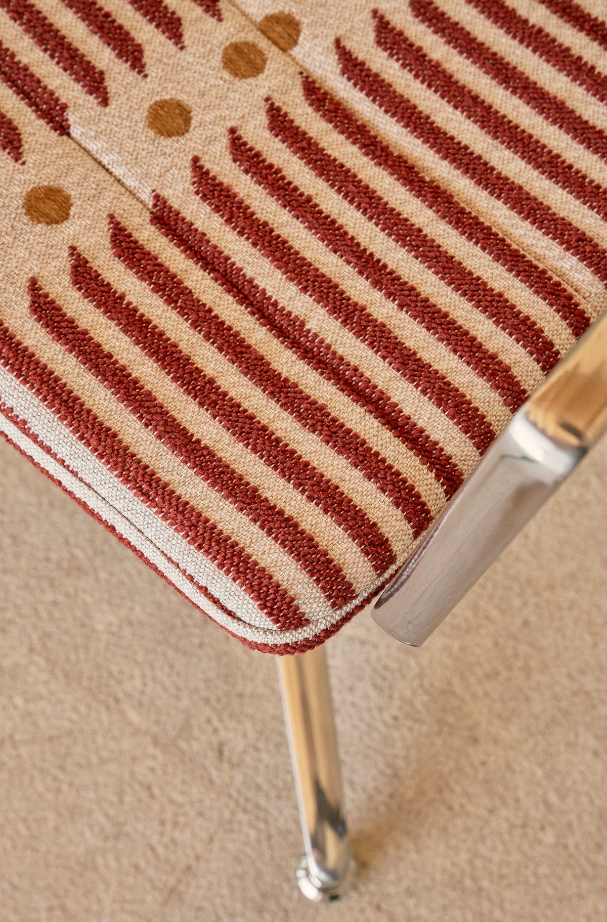 Bureau stoel 452 – MALLORCA beige en rood met metalen basis