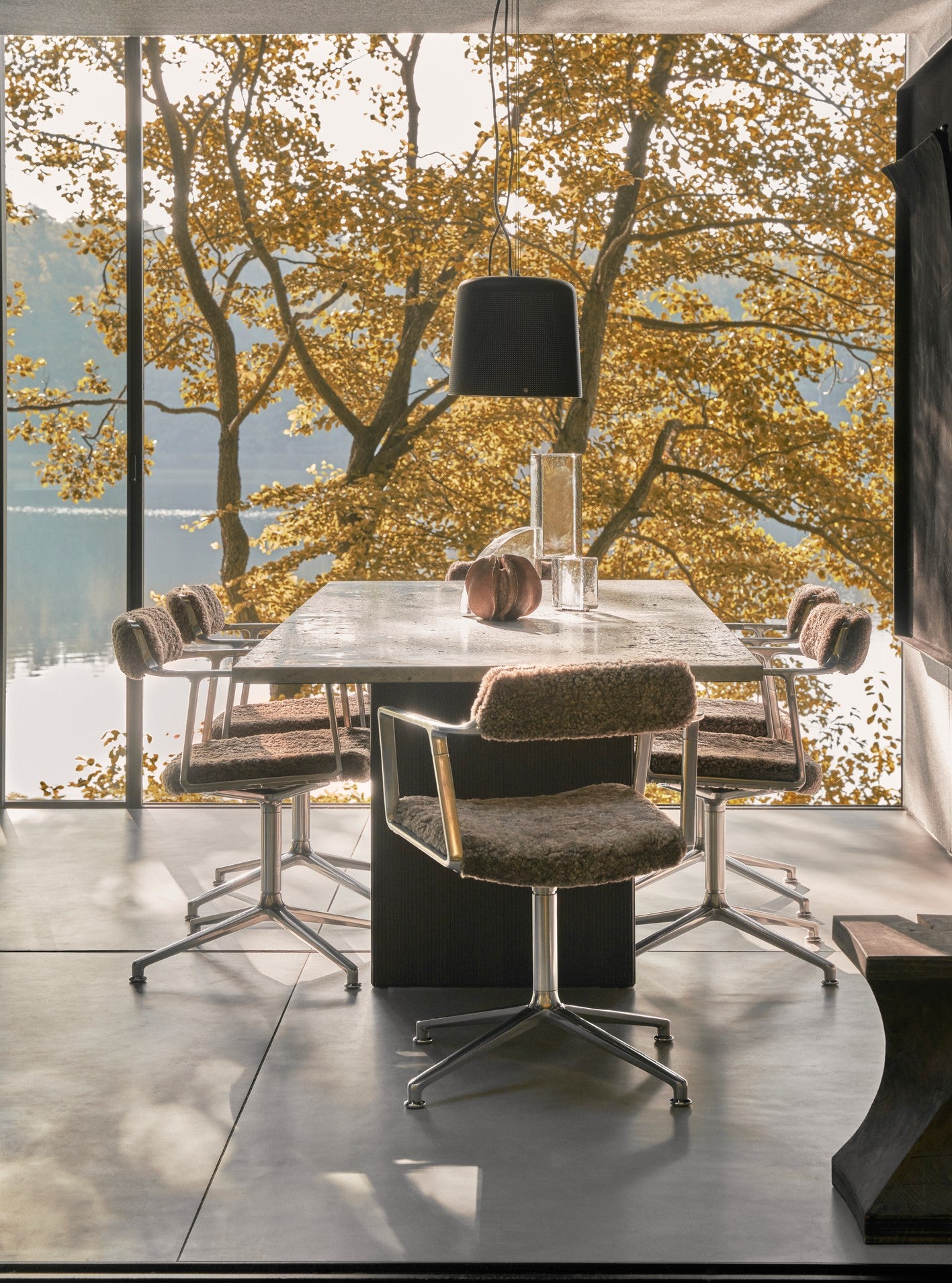 Tafel CABIN grijs marmeren blad met donkere eiken basis