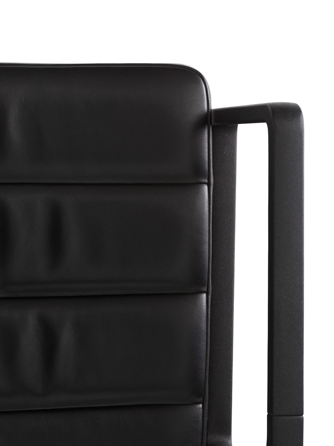 Stoel 451 zwart leer met zwarte metalen basis