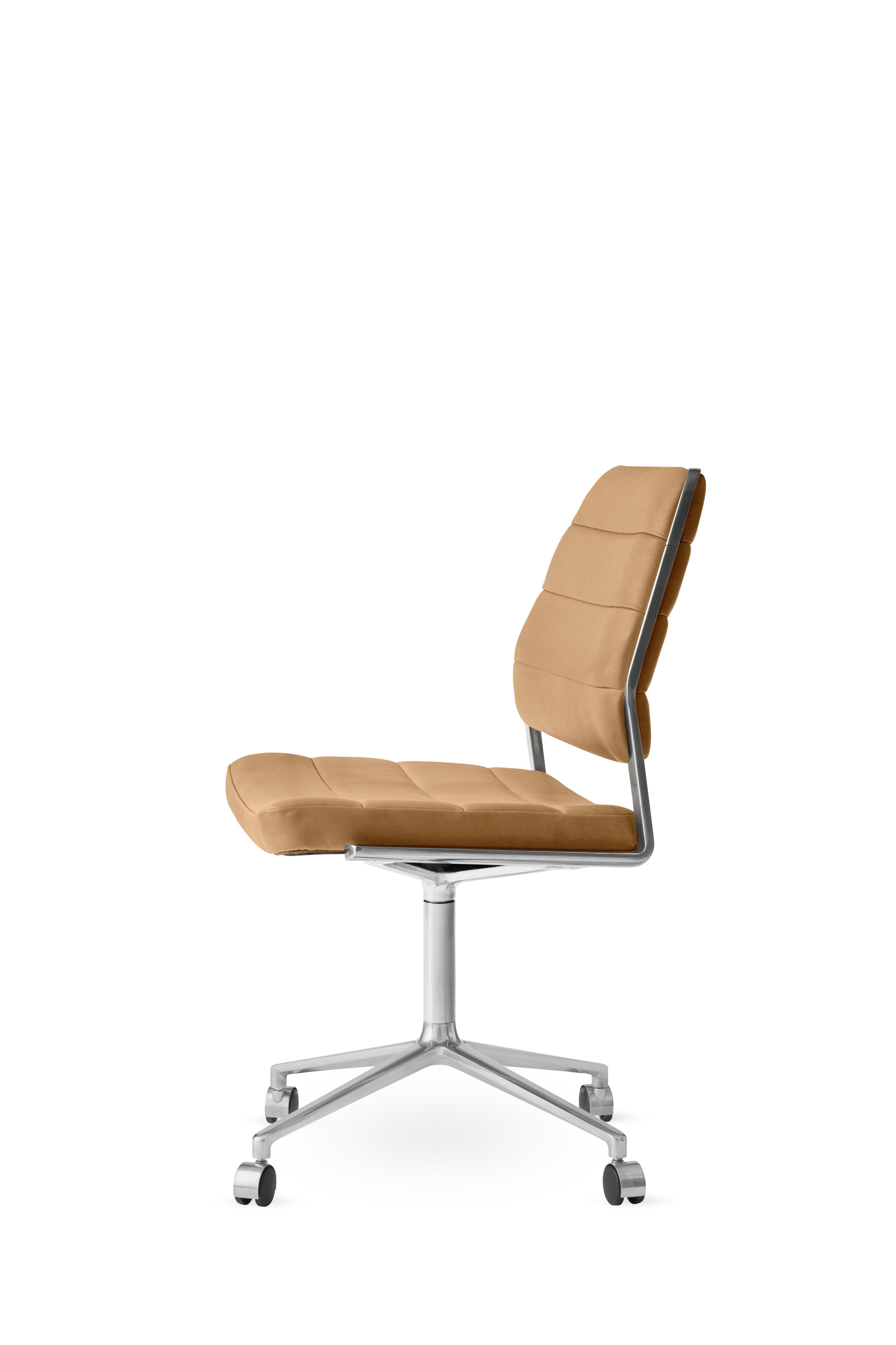 Bureau stoel 454 in karamelkleurig leer met een metalen basis