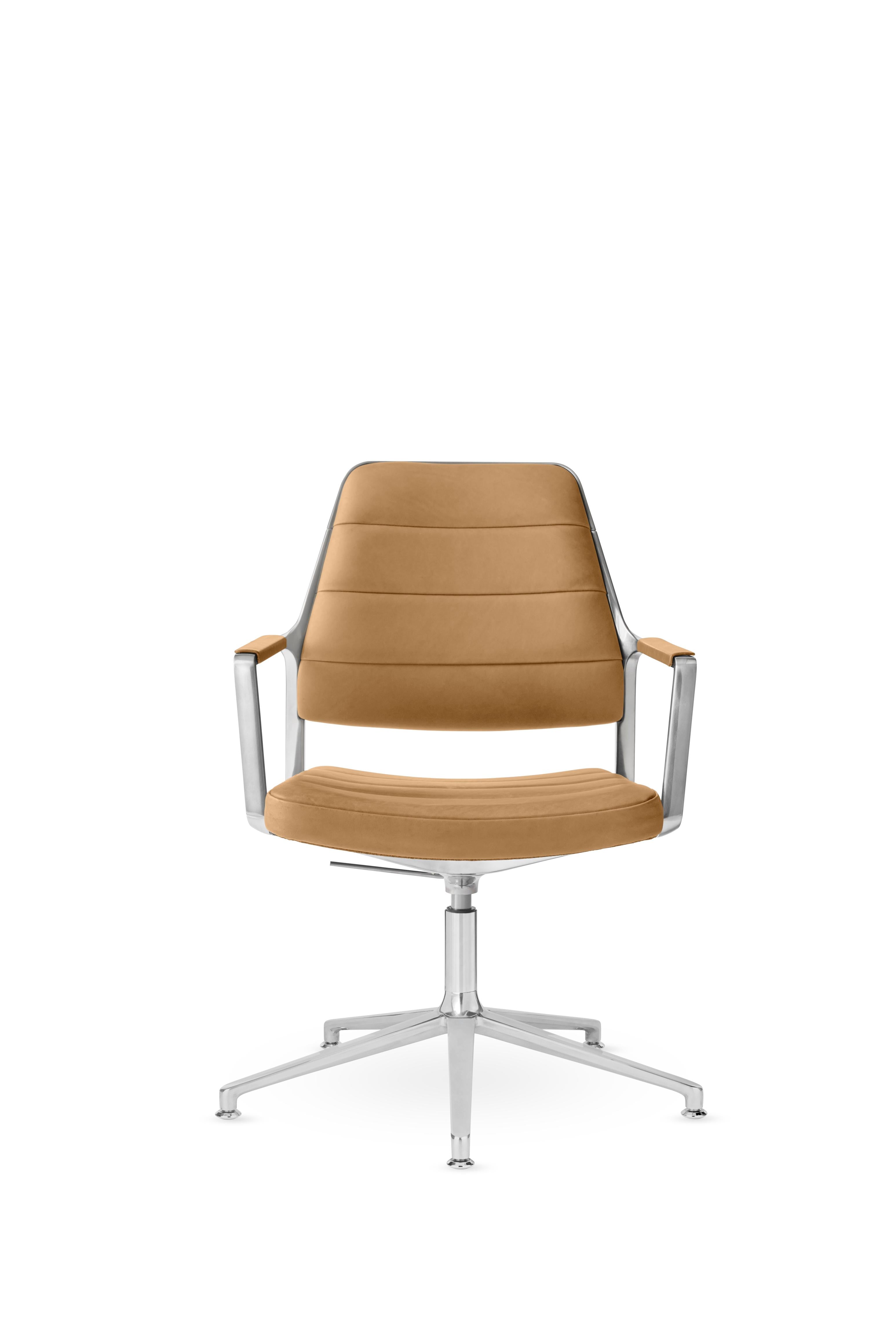 Bureau stoel 455+ in karamelkleurig leer met een metalen basis