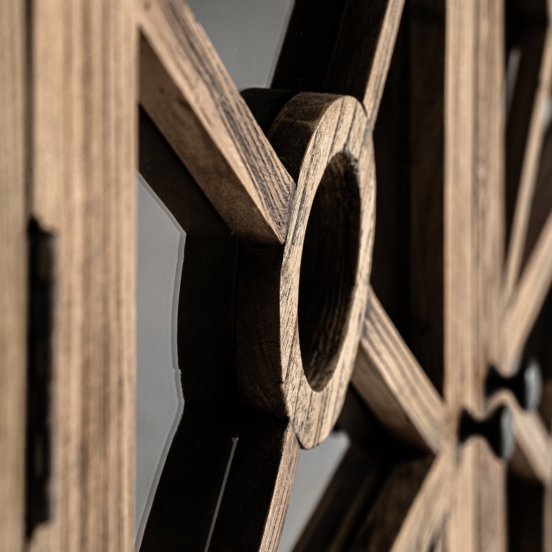 Vitrine NORVIK aus Erlenholz