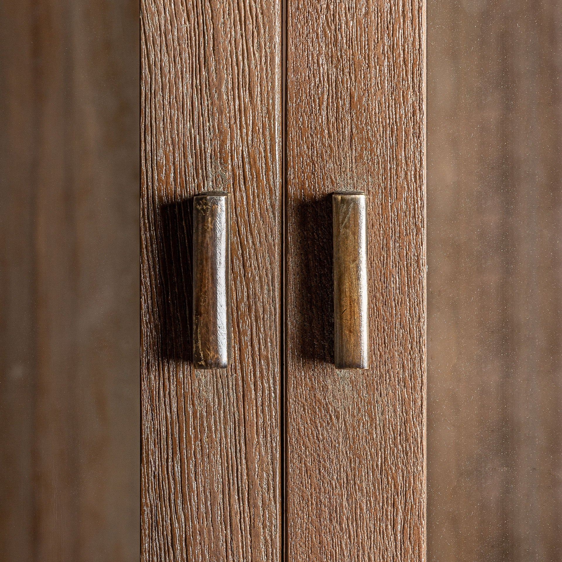 Witryna NYSTED aus recyceltem Teakholz