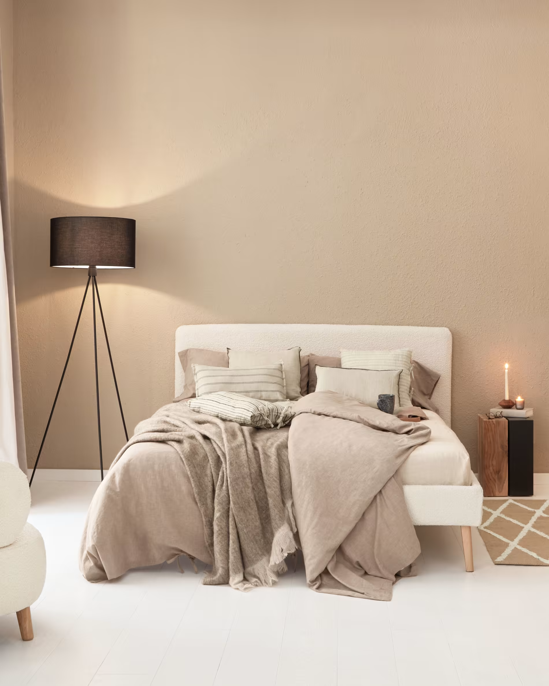 Łóżko DYLA biały boucle La Forma Eye on Design