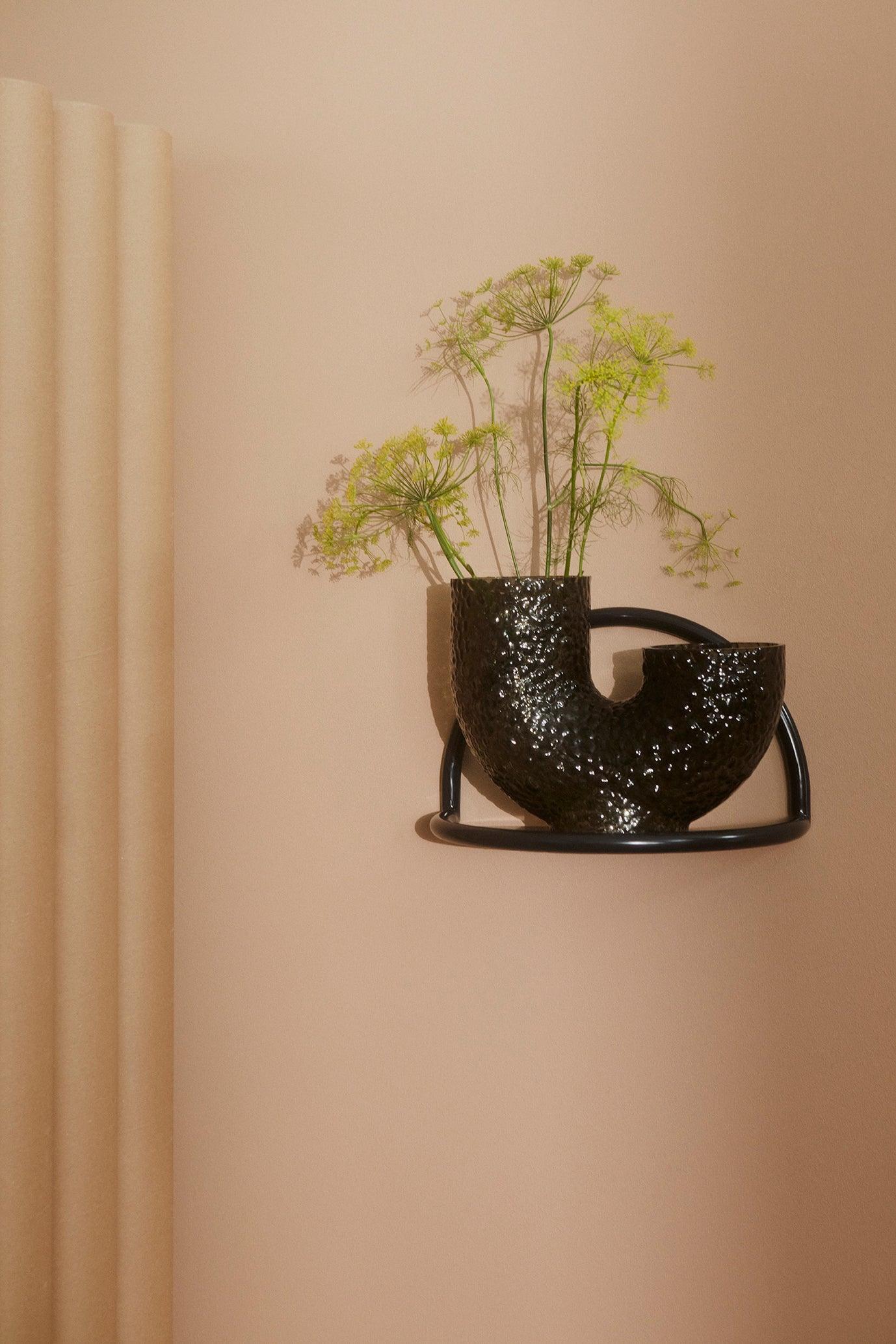 Wazon asymetryczny ARURA czarny AYTM Eye on Design