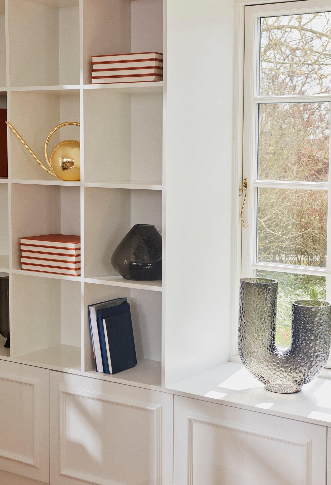 Wazon asymetryczny wysoki ARURA czarny AYTM Eye on Design