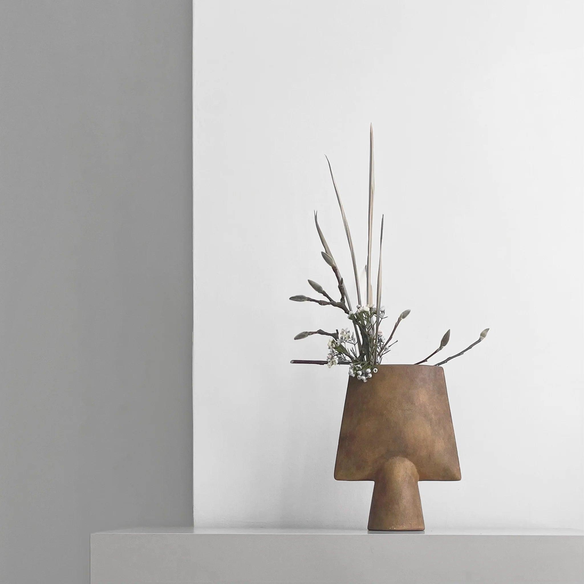 Wazon SPHERE SQUARE ochra 101 Copenhagen Eye on Design