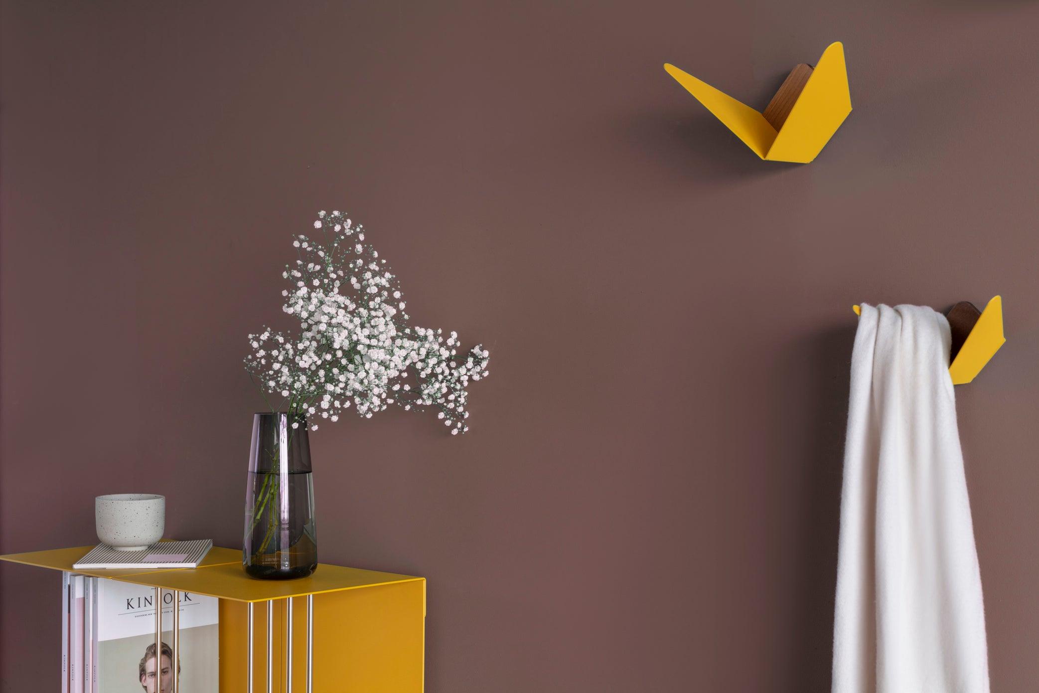 Wieszak BUTTERFLIES szafranowy UMAGE Eye on Design