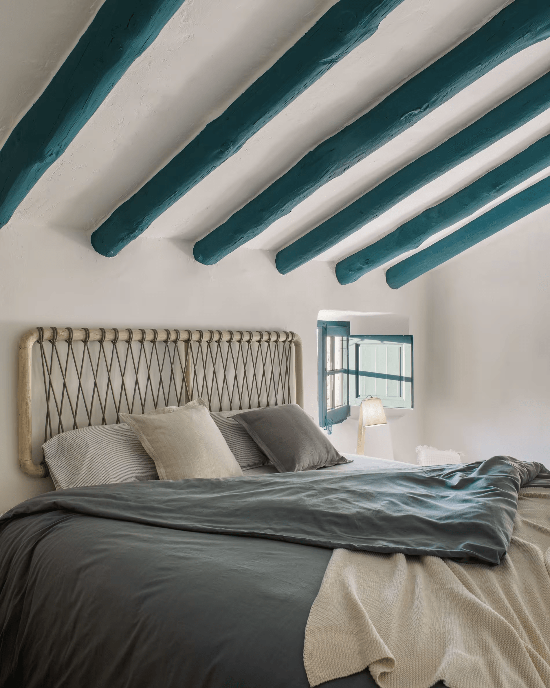 Zagłówek ABERASH lite drewno mindi La Forma Eye on Design