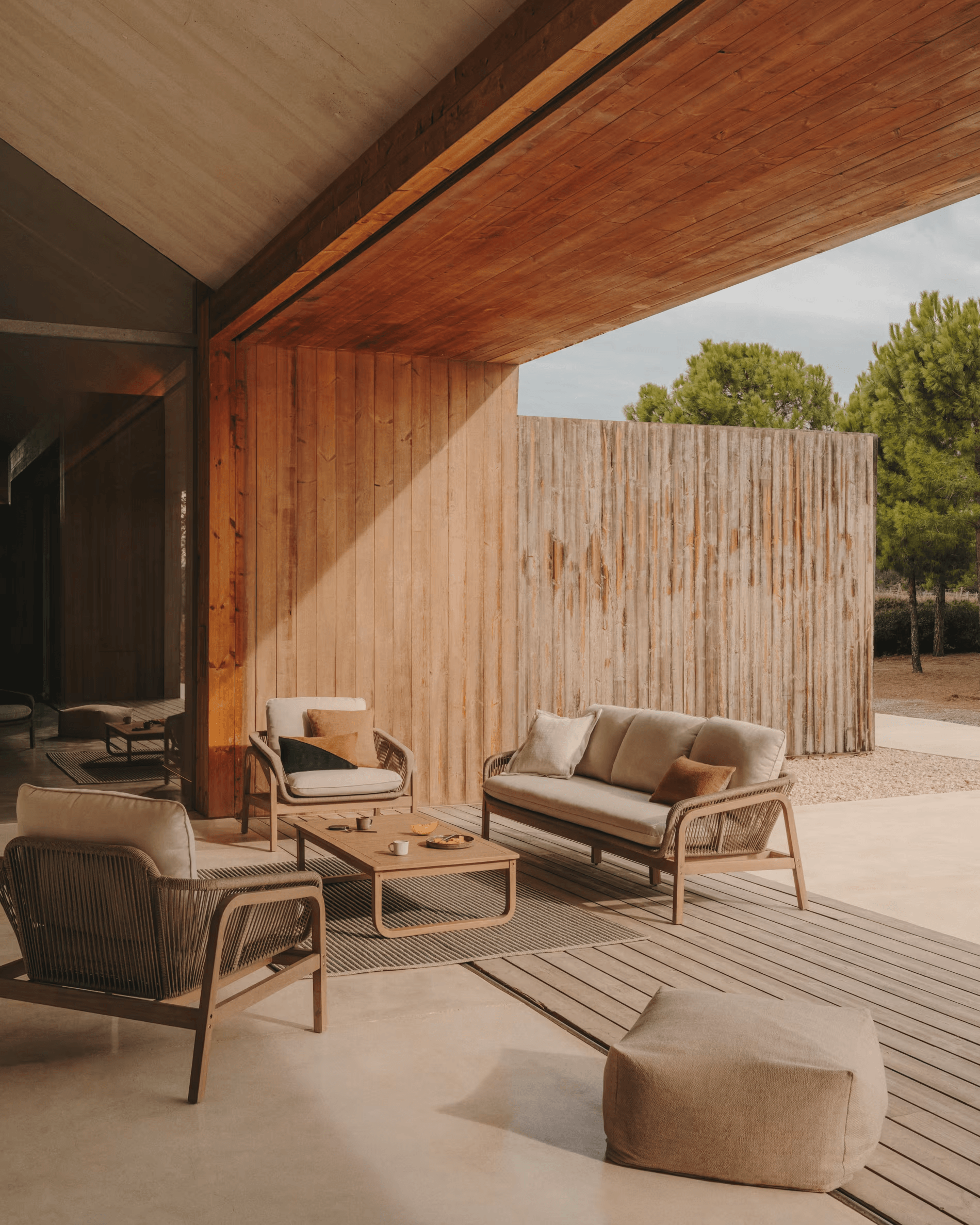 Zestaw mebli ogrodowych VELLANA lite drewno akacjowe La Forma Eye on Design