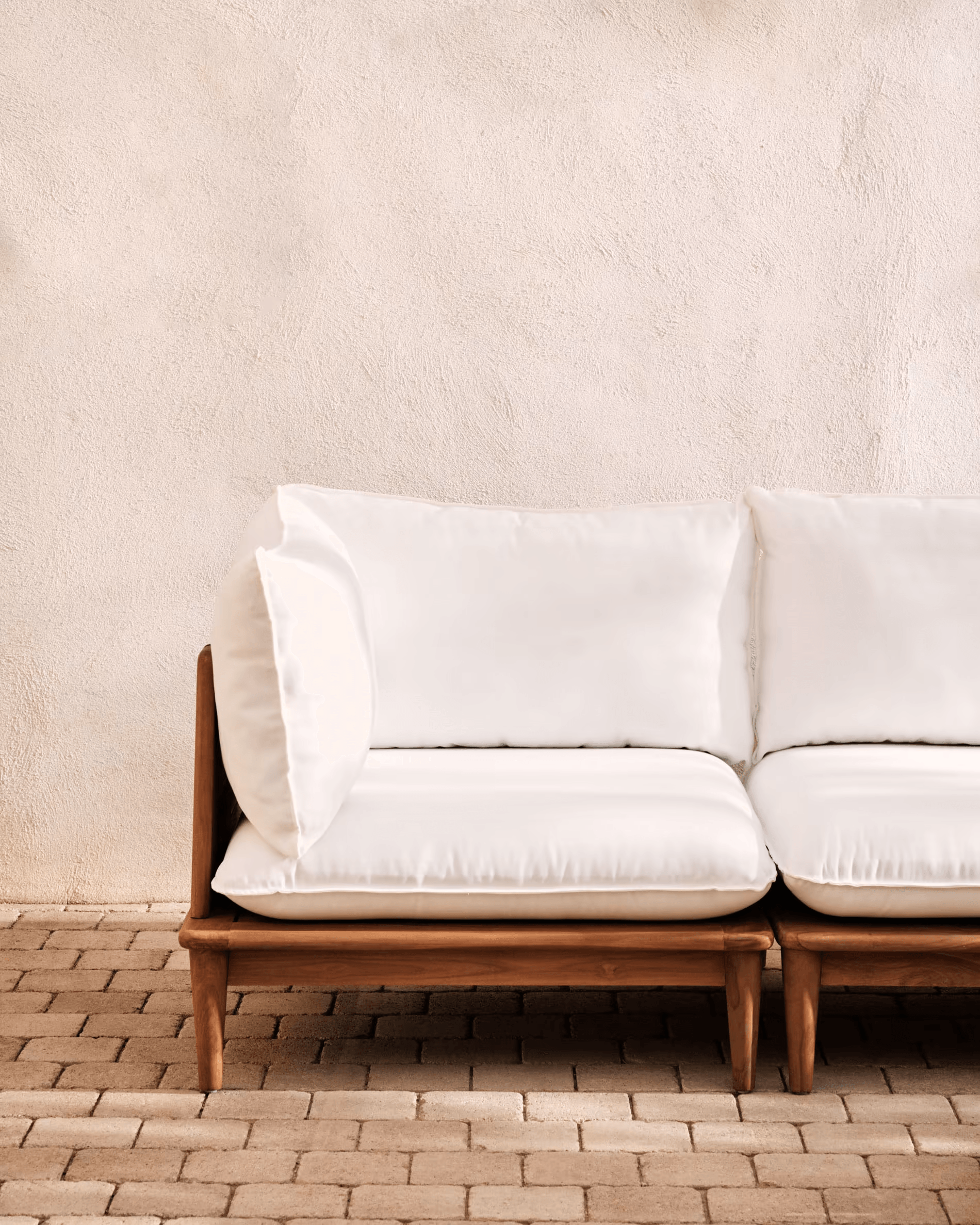 Zestaw ogrodowy z sofą PORTITXOL lite drewno tekowe La Forma Eye on Design