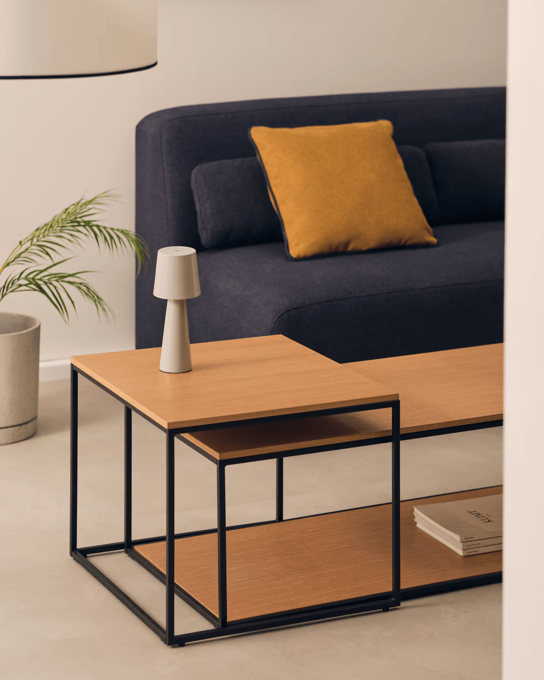 Zestaw stolików kawowych YOANA fornir dębowy z czarną ramą La Forma Eye on Design