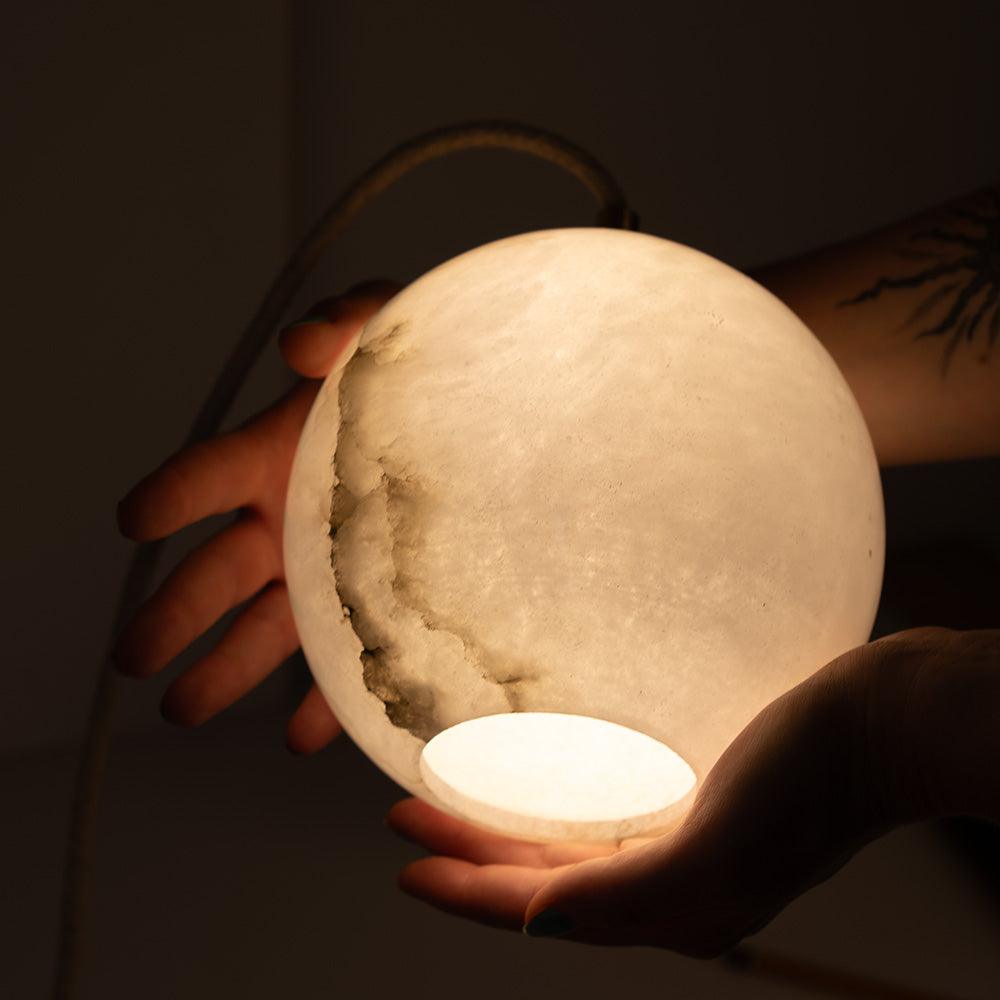 Żyrandol alabastrowy SELENE nikiel Embassy Interiors Eye on Design