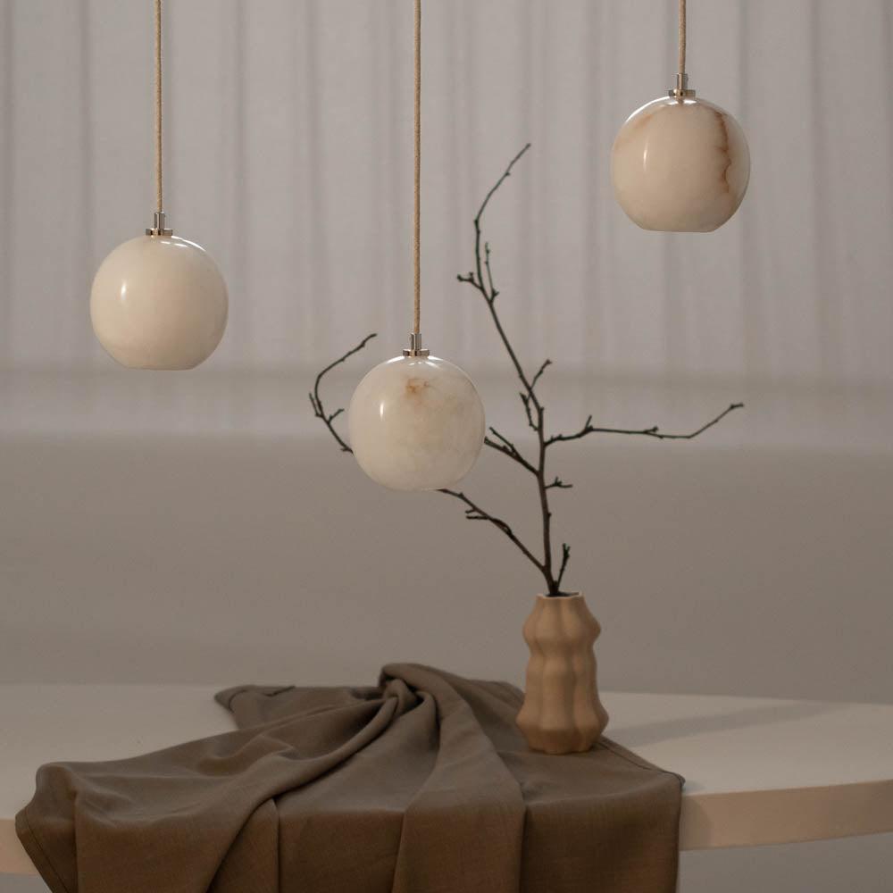 Żyrandol alabastrowy SELENE nikiel Embassy Interiors Eye on Design