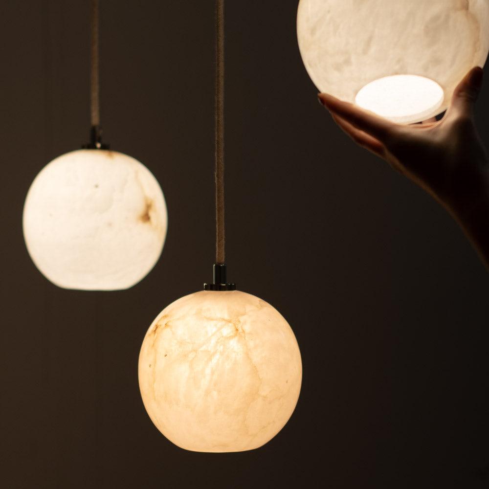 Żyrandol alabastrowy SELENE nikiel Embassy Interiors Eye on Design