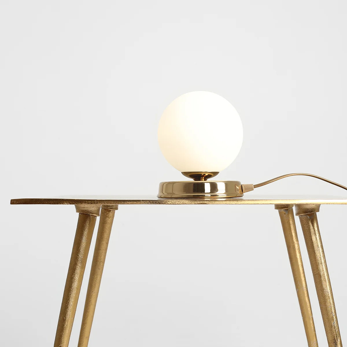 Lampa biurkowa BALL złoty Artera Eye on Design