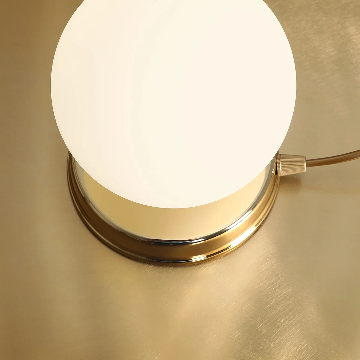 Lampa biurkowa BALL złoty Artera Eye on Design