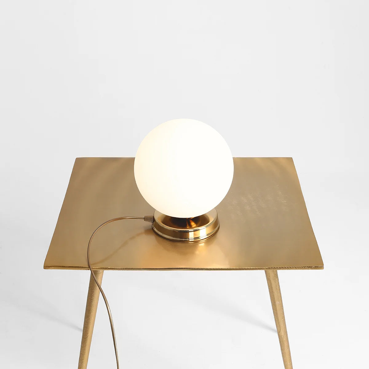 Lampa biurkowa BALL złoty Artera M Eye on Design