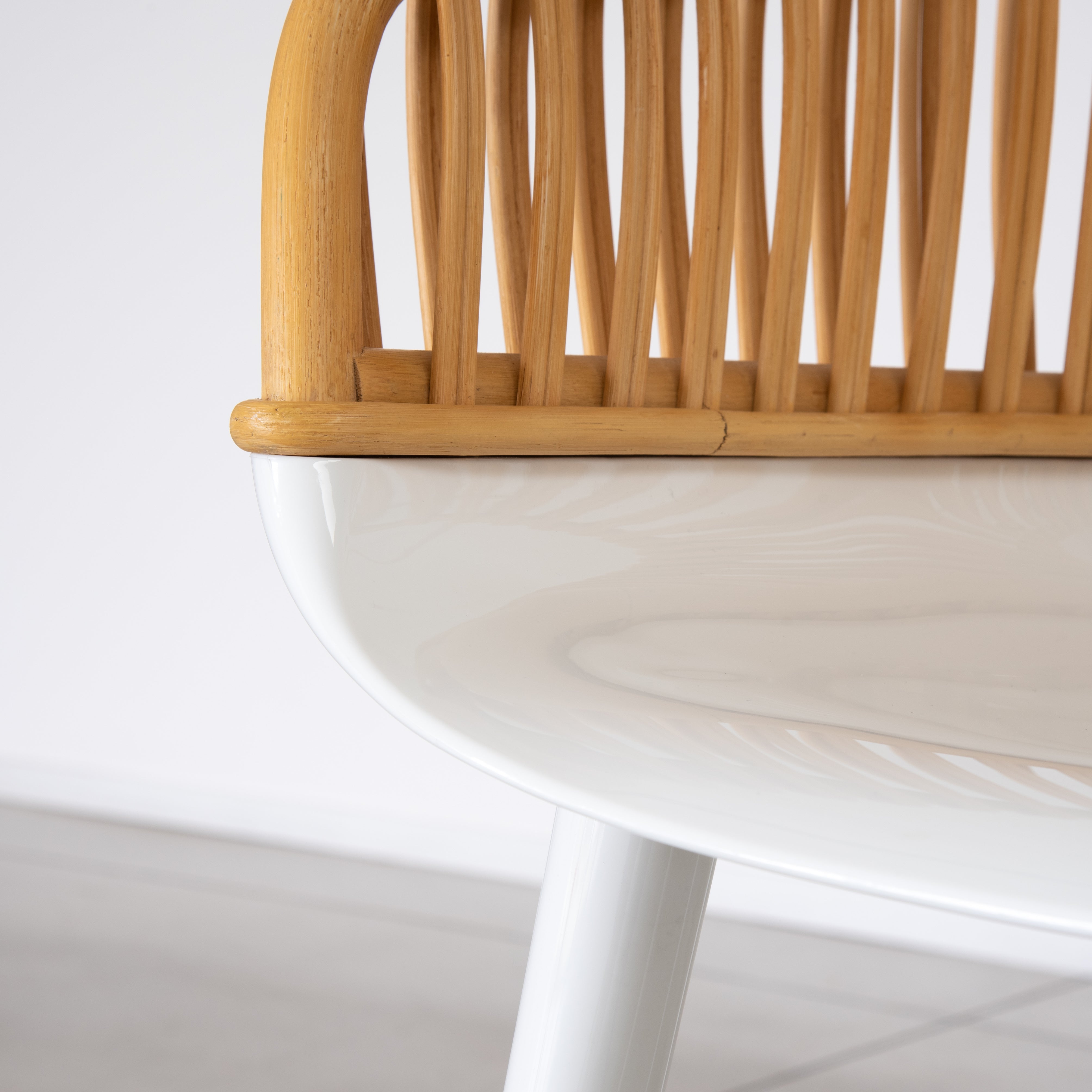 Krzesło CYBORG CLUB z plecionym oparciem biały Magis Eye on Design