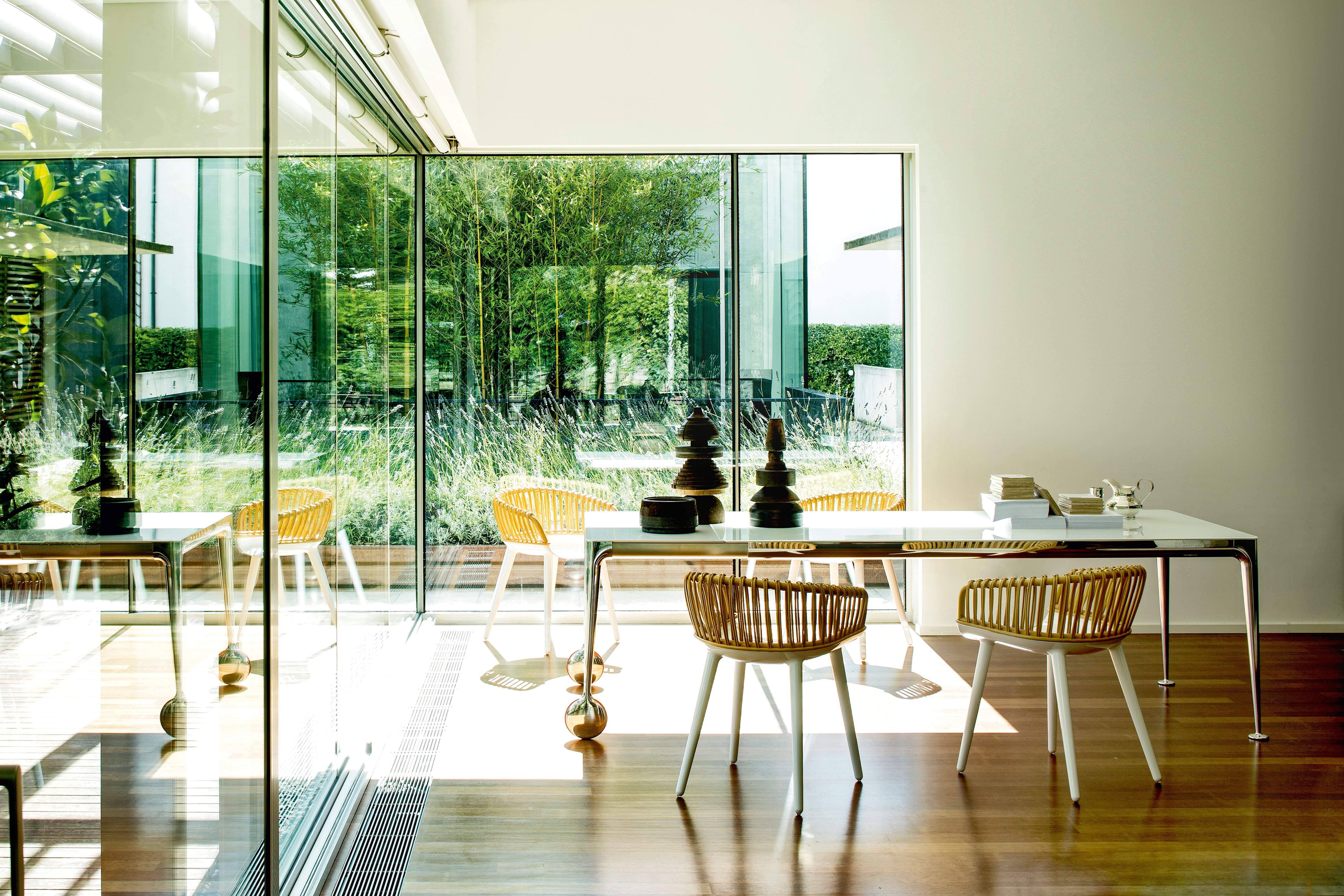 Krzesło CYBORG CLUB z plecionym oparciem biały Magis Eye on Design