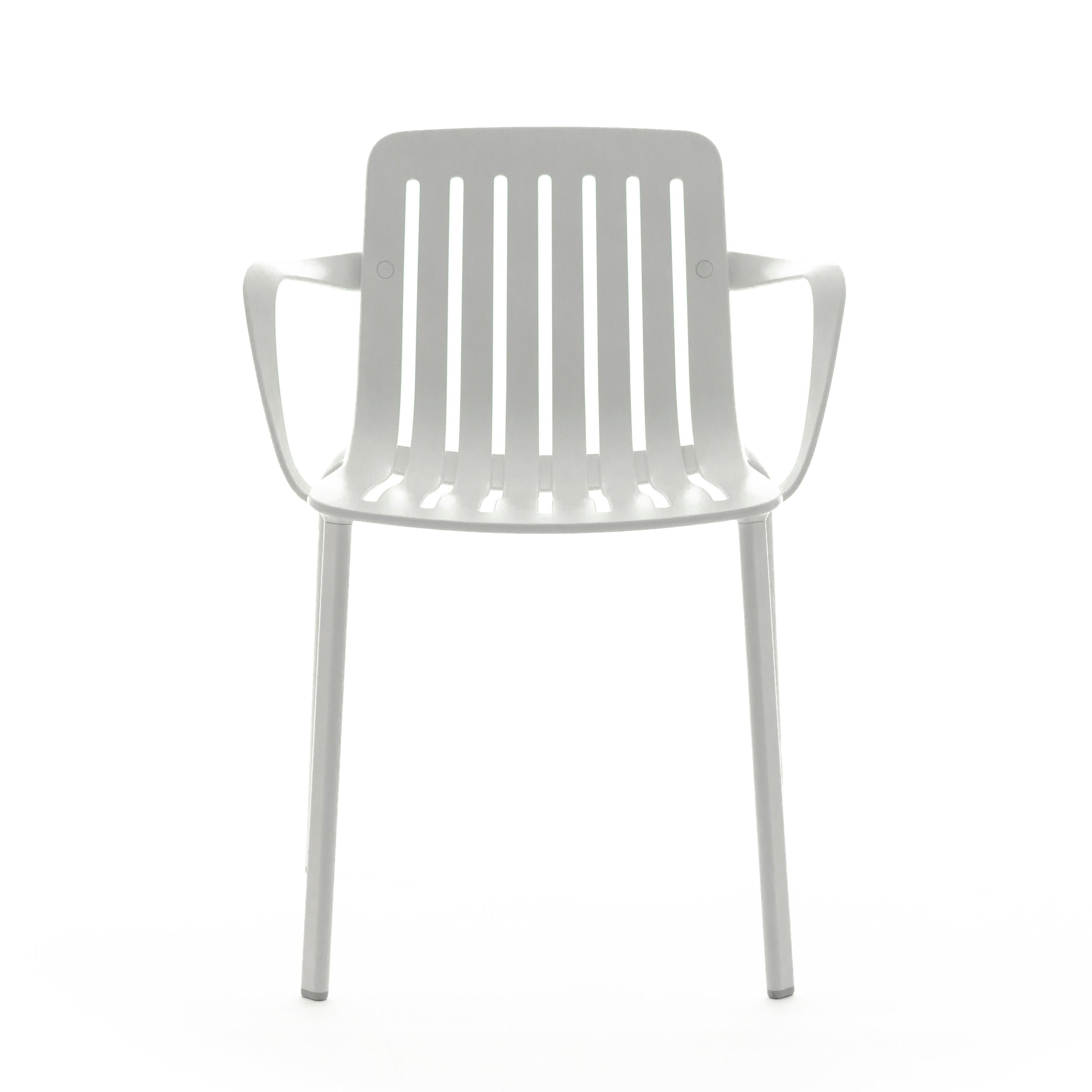 Krzesło zewnętrzne z podłokietnikami PLATO biały Magis Eye on Design
