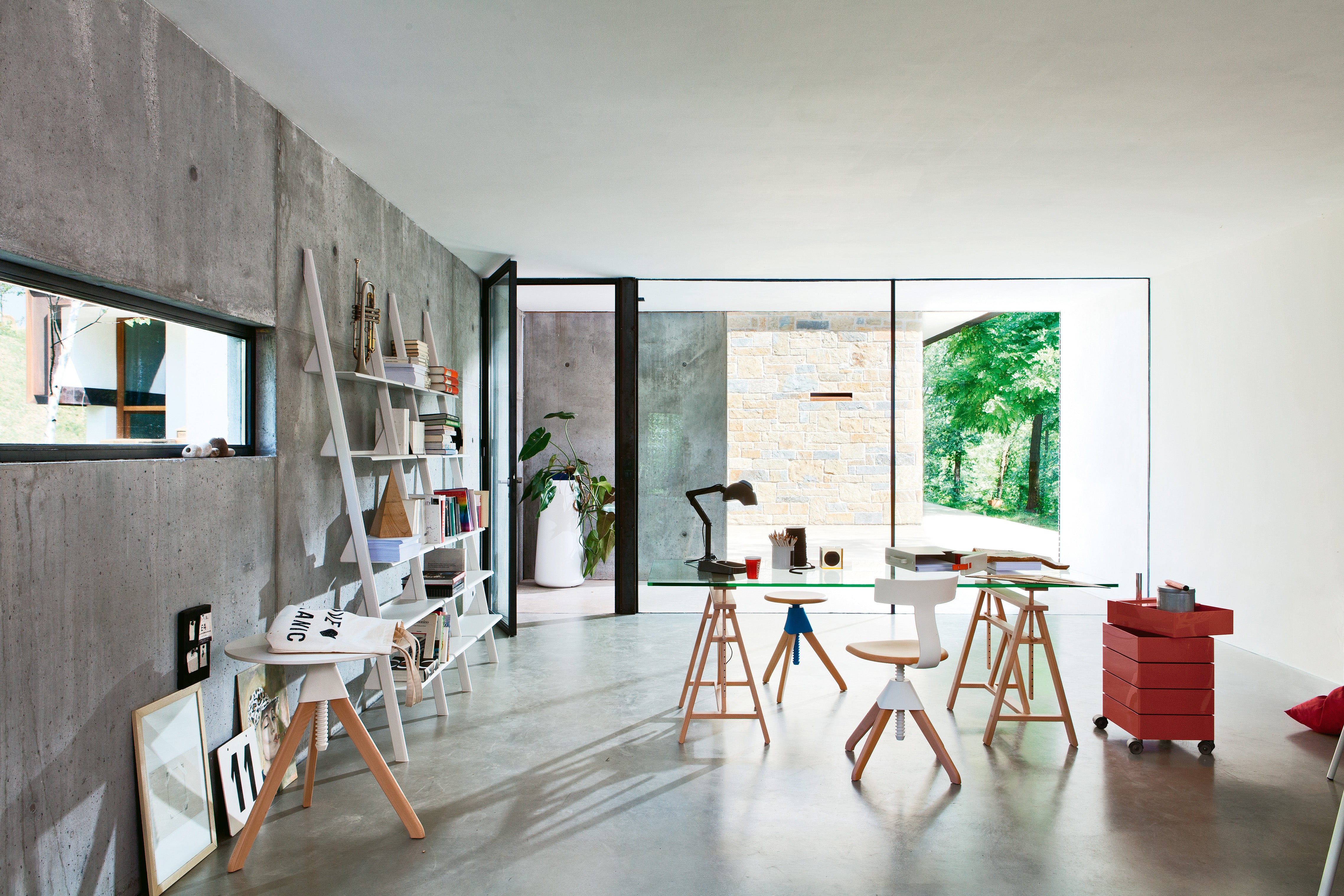 Krzesło TUFFY DZIKA BANDA cały czarny Magis Eye on Design