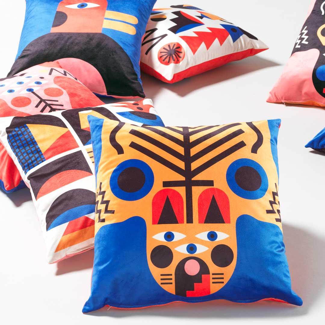 Poduszka dwustronna CROCOPINK Qeeboo Eye on Design