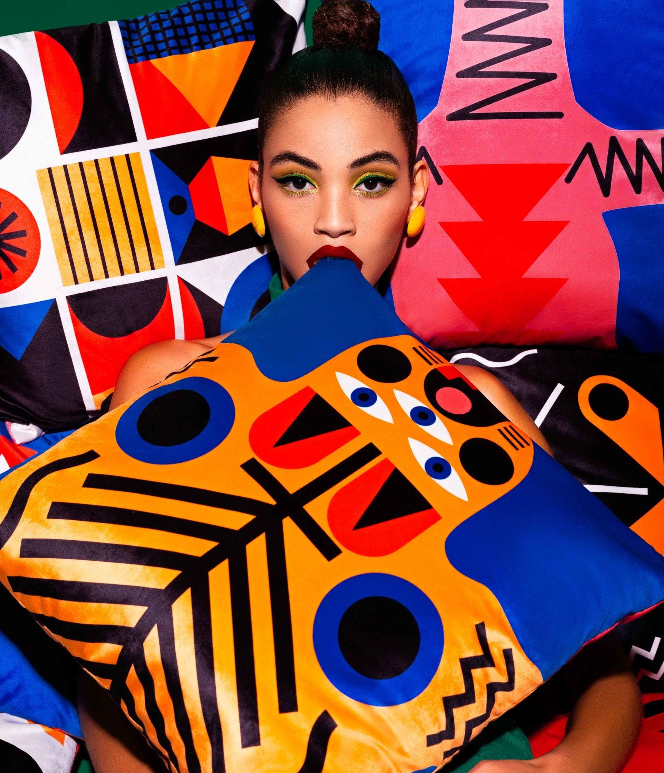 Poduszka dwustronna CROCOPINK Qeeboo Eye on Design