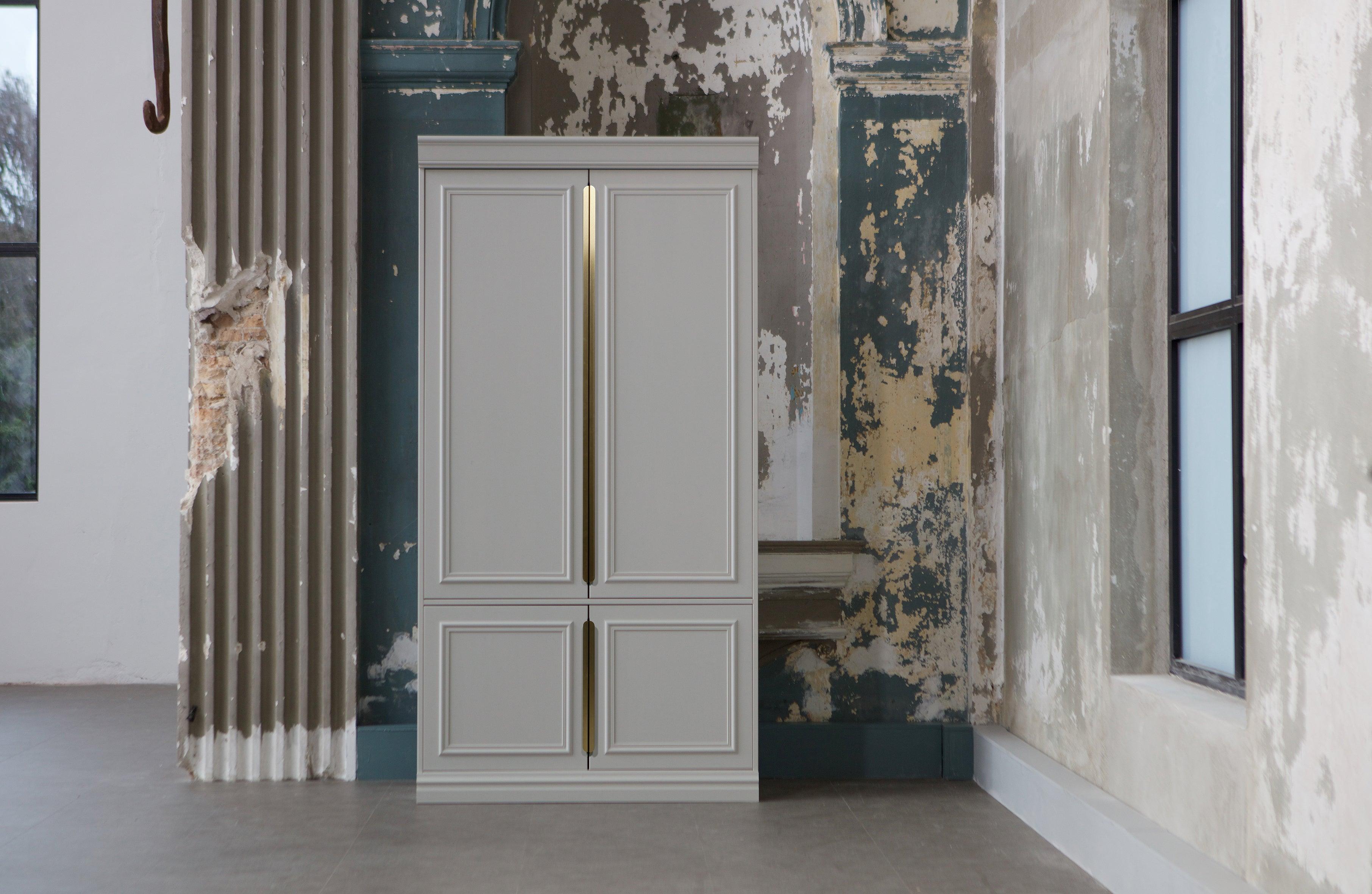 Szafa ORGANIZE jasnoszary z antycznym złotem Be Pure Eye on Design