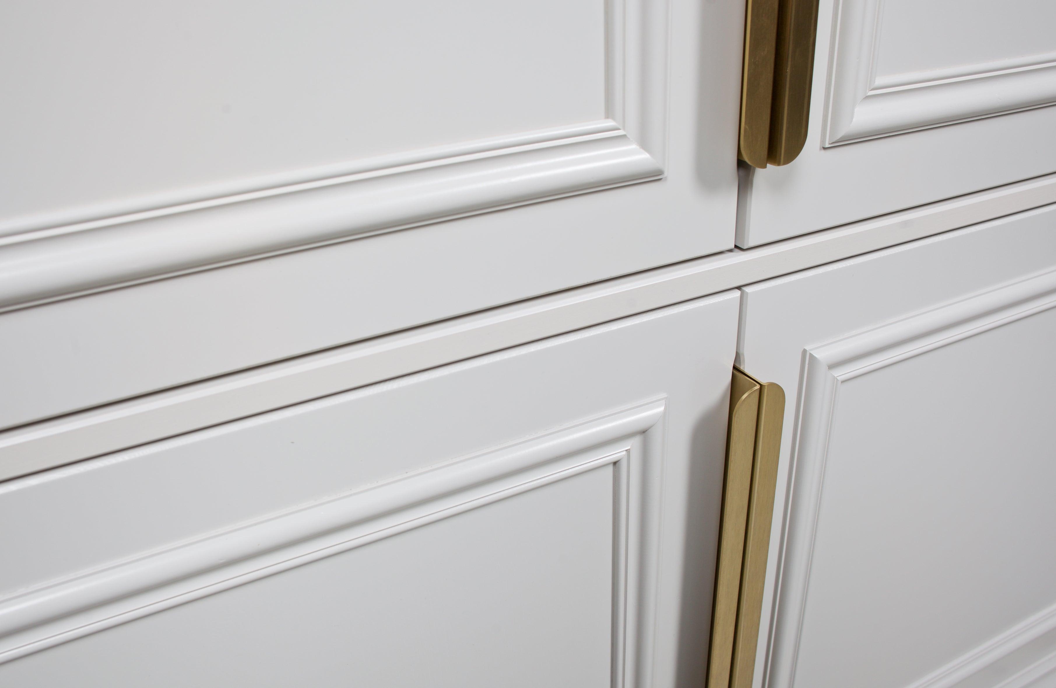 Szafa ORGANIZE jasnoszary z antycznym złotem Be Pure Eye on Design