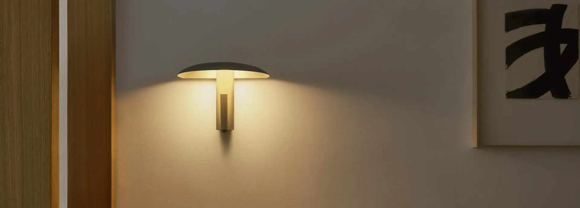 Lampy ścienne białe jako dekoracyjne oświetlenie wnętrza