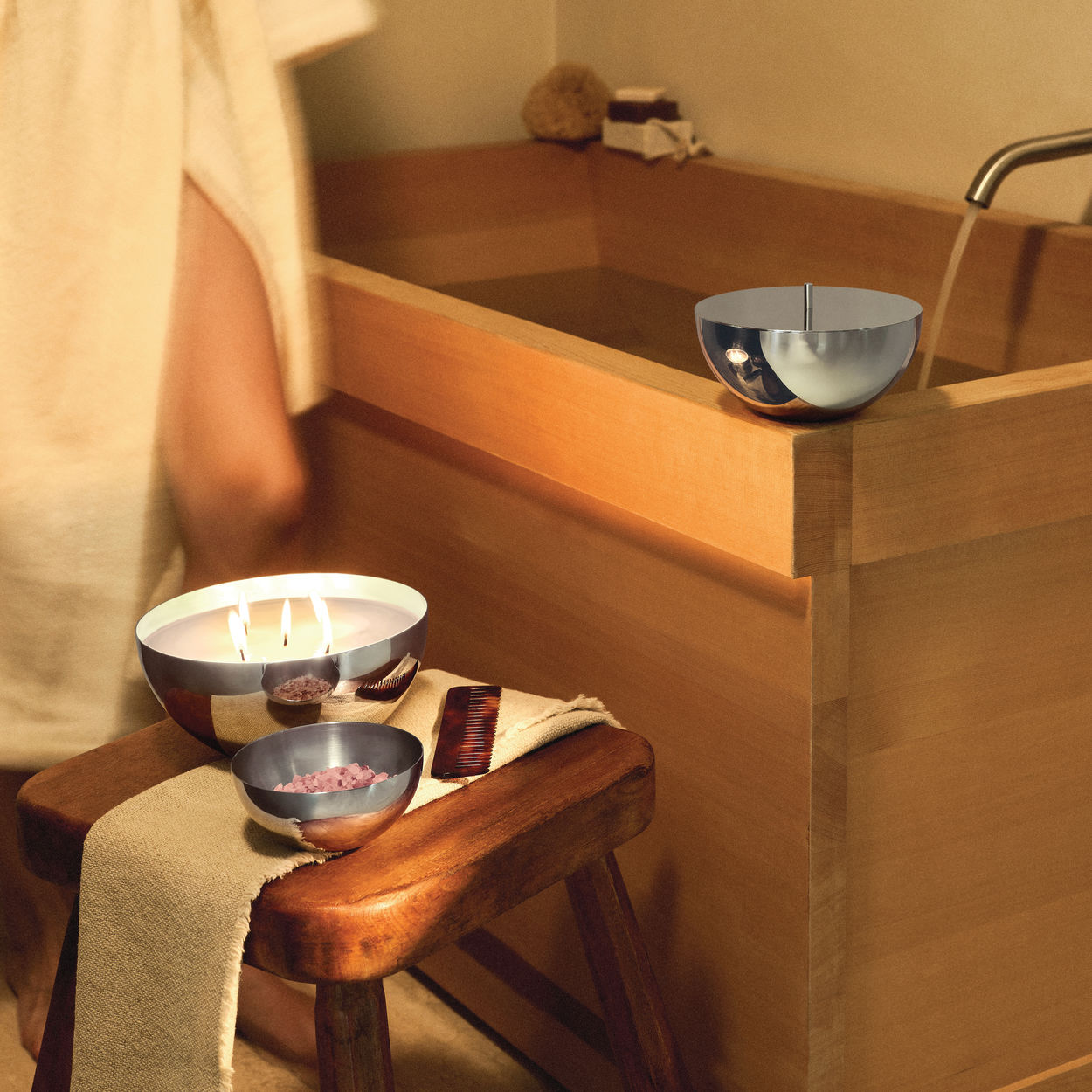 Duftwachs für die Kerze ROCC - BASALT mit Noten von nepalesischem Pfeffer, ätherischem Öl aus Wacholder und Zitronenschale