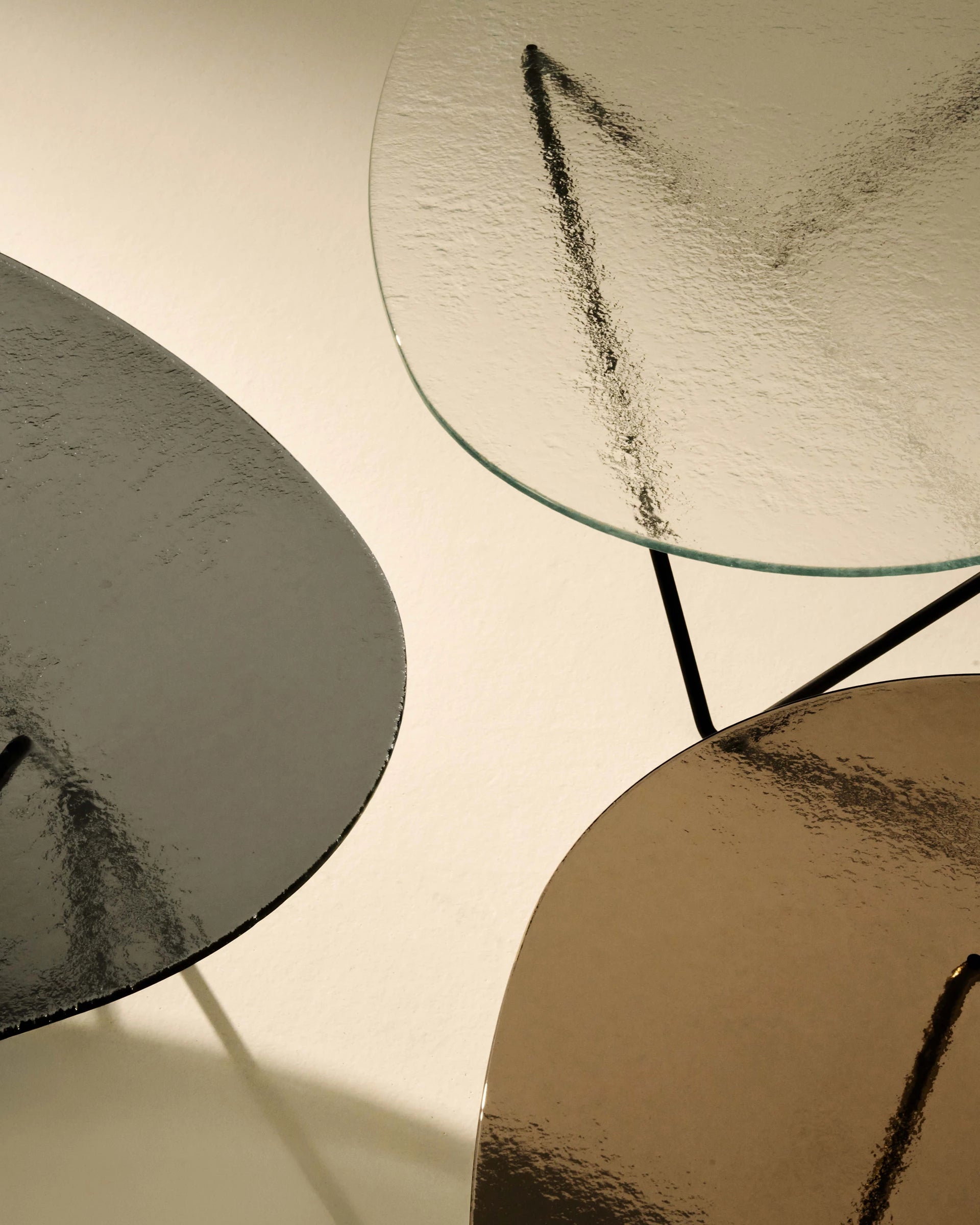 PEDRERA Coffee Table with Transparent Glass and Black Base