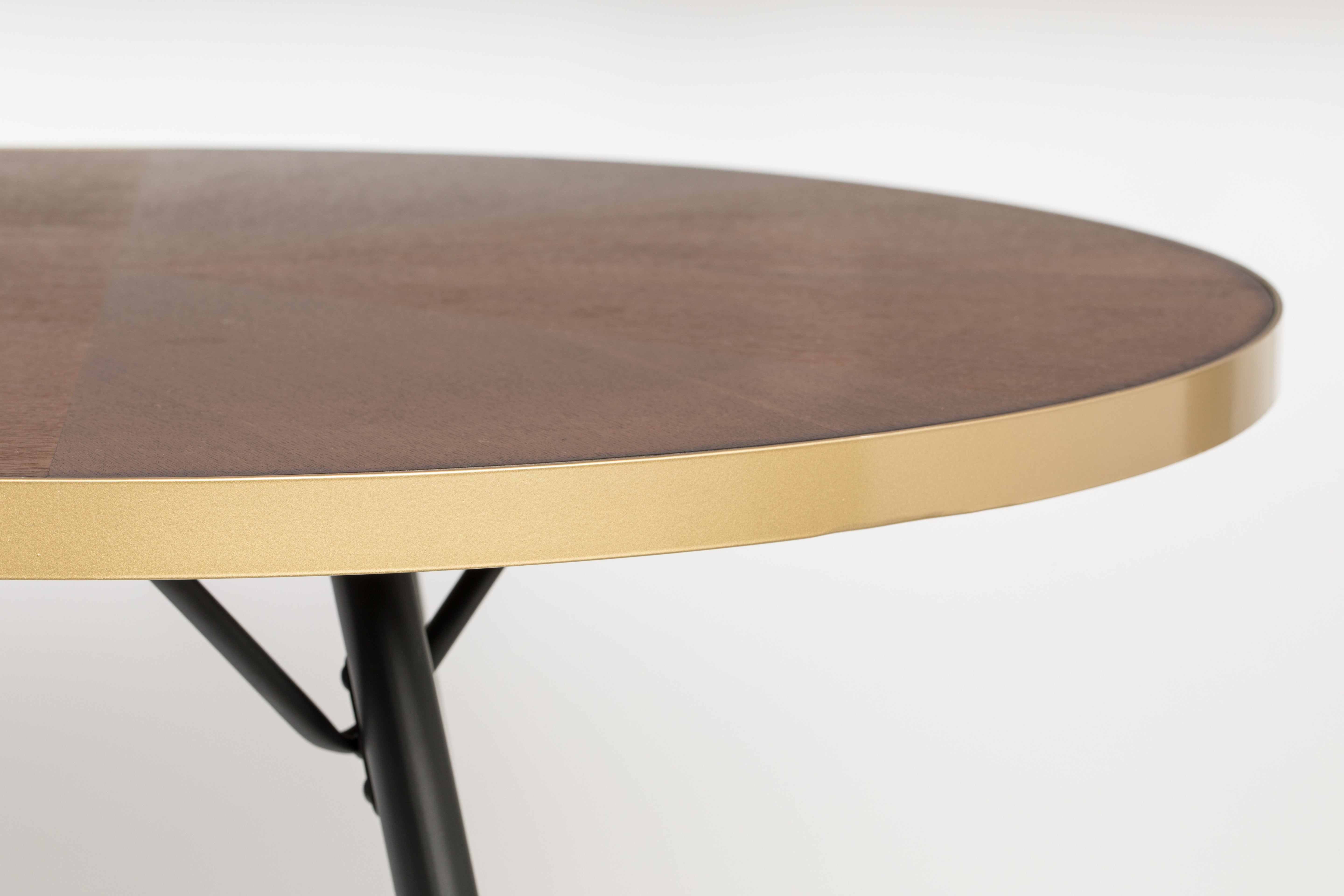 Bruine DENISE tafel met zwarte basis