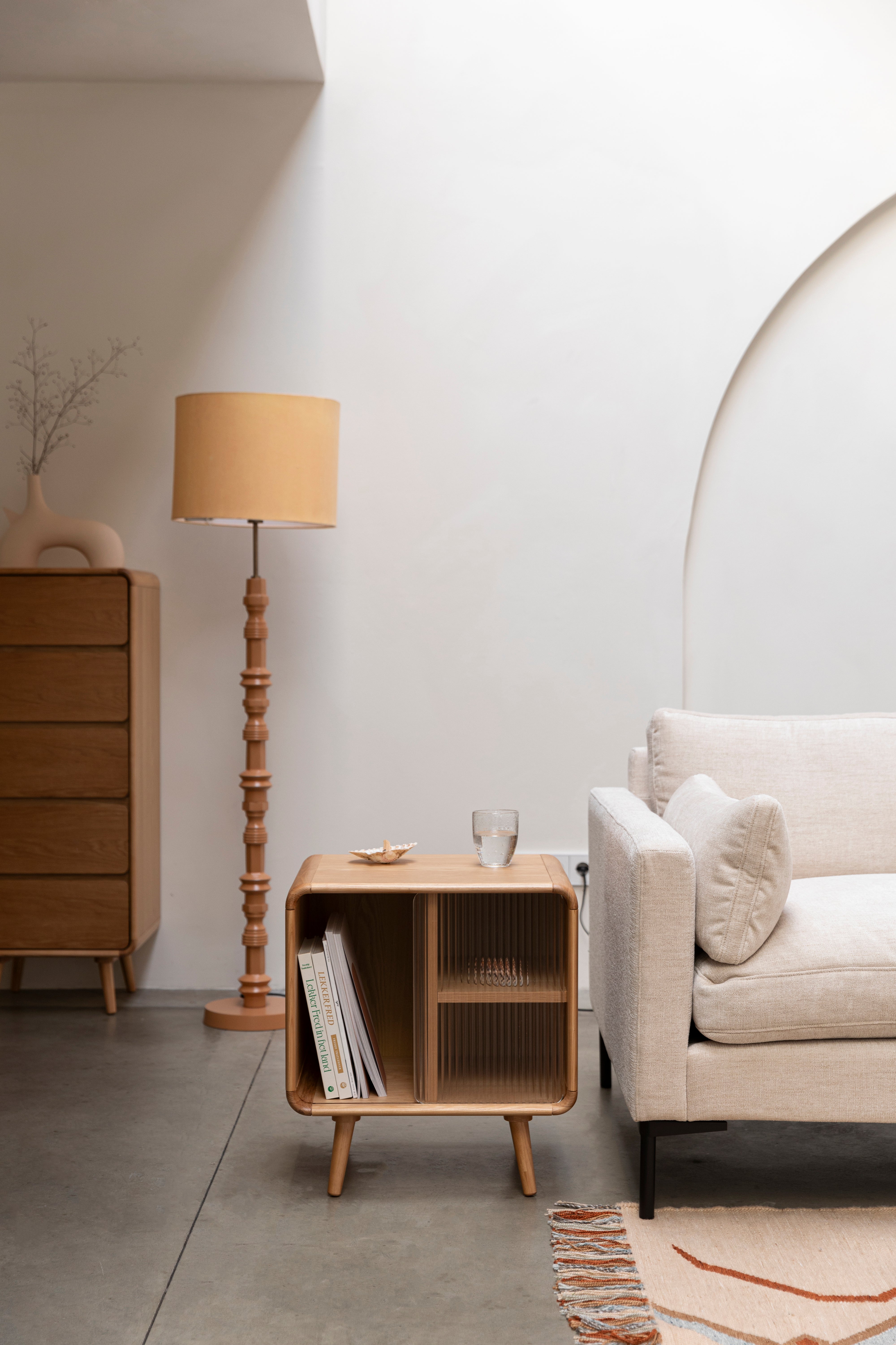 RISE Eichenfurnier-Schränke