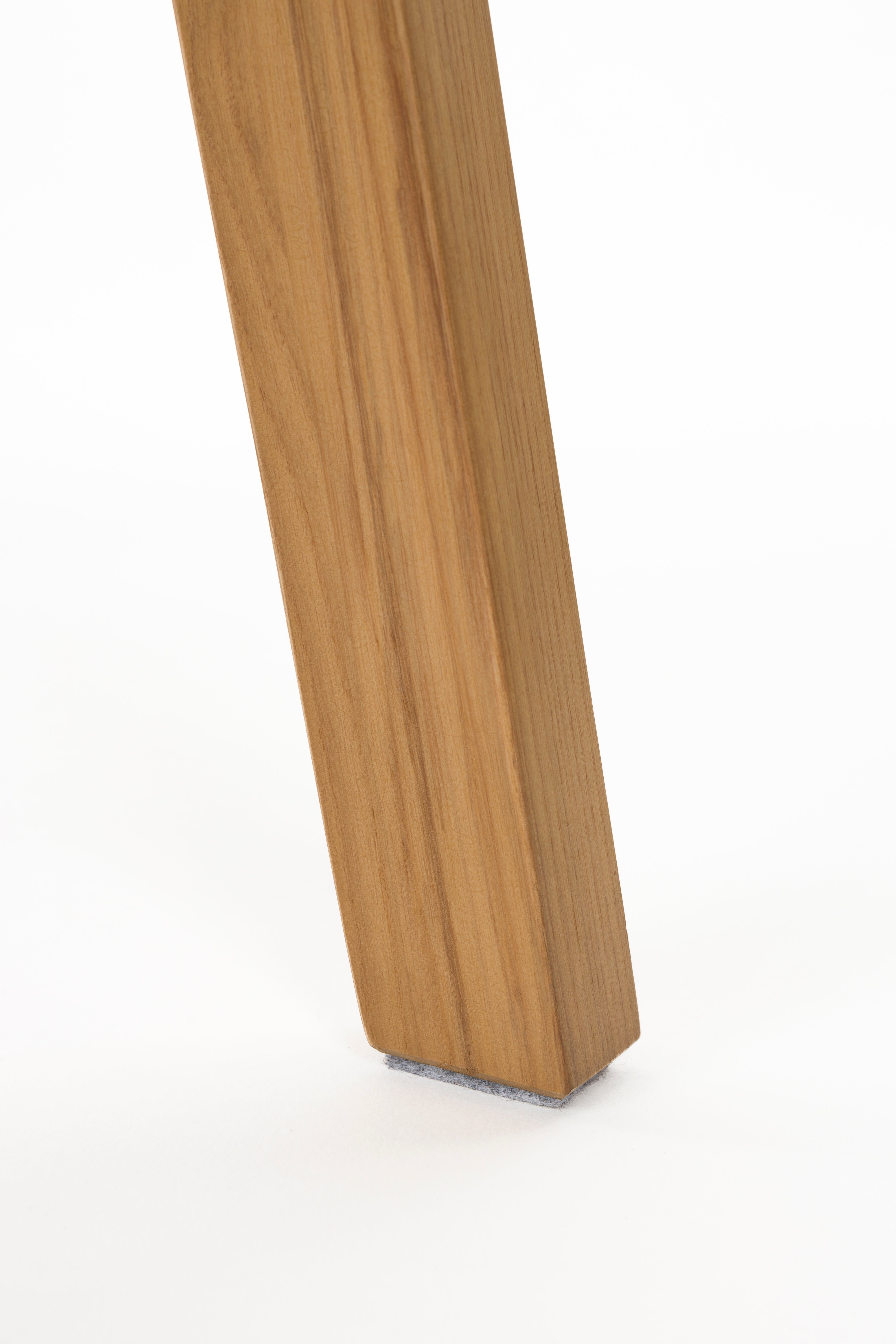 Stoel MADS van essenhout met een beige zitting