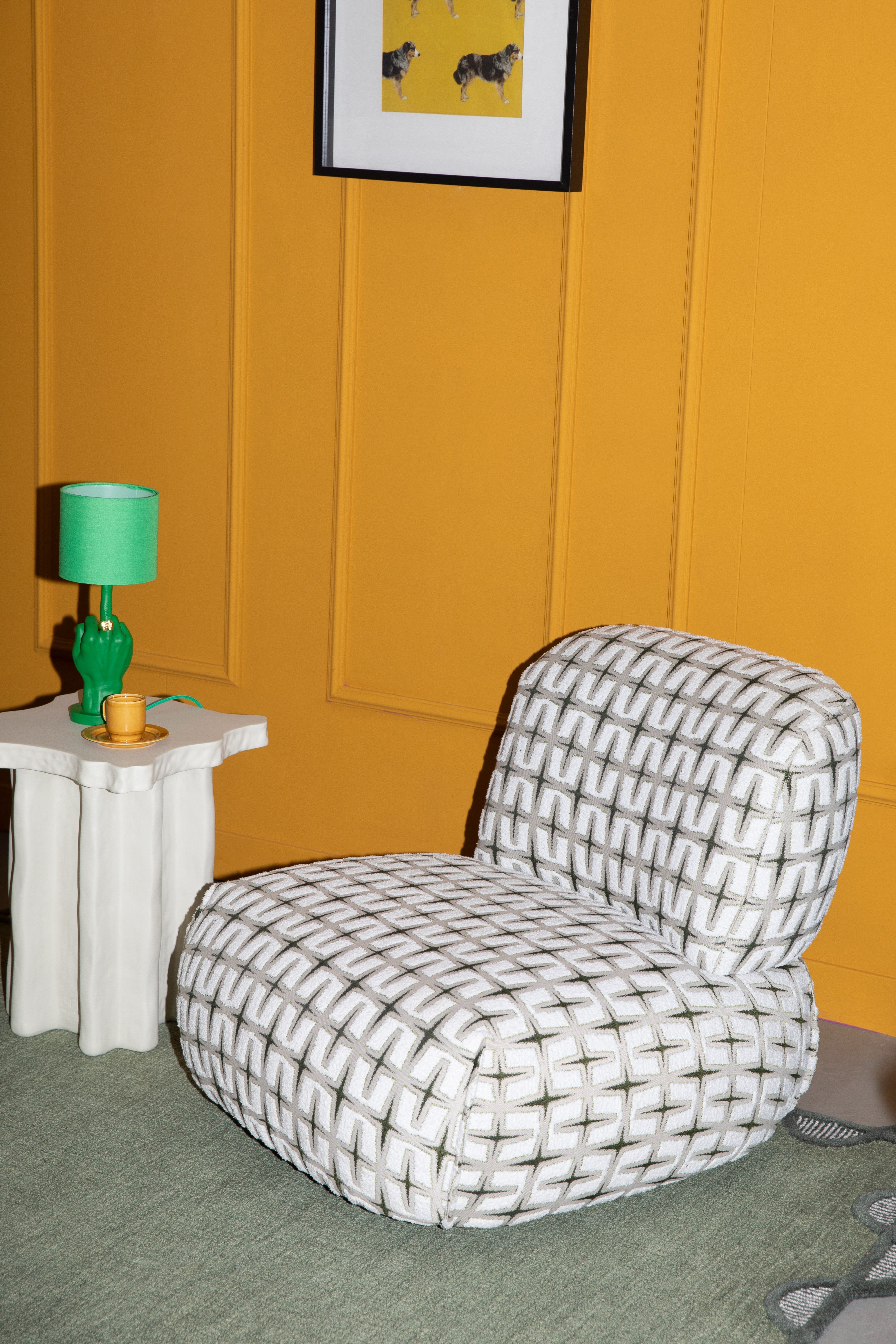 Beiger RITZ Sessel mit geometrischem Muster