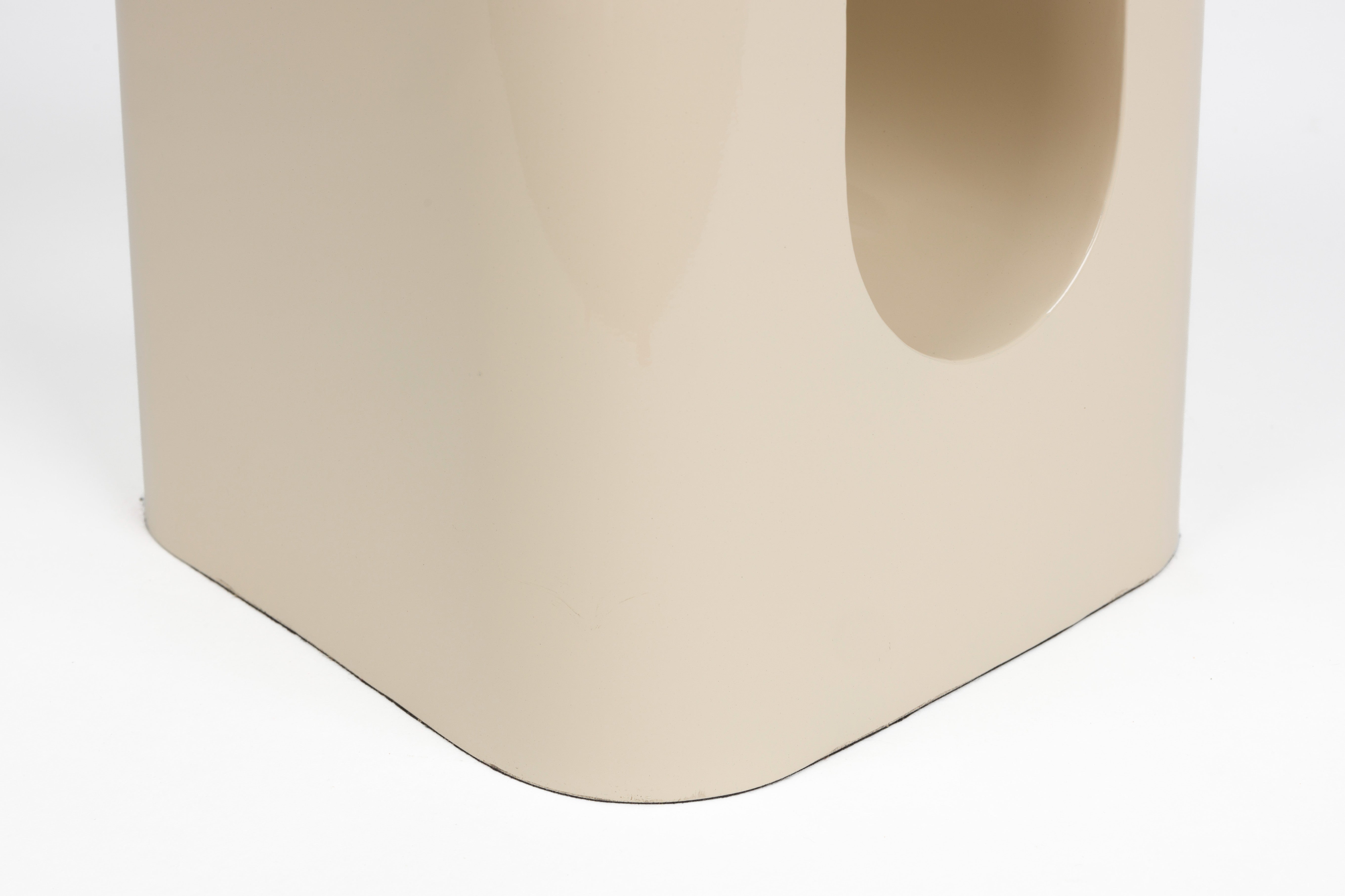 Beige bijzettafel CREEK