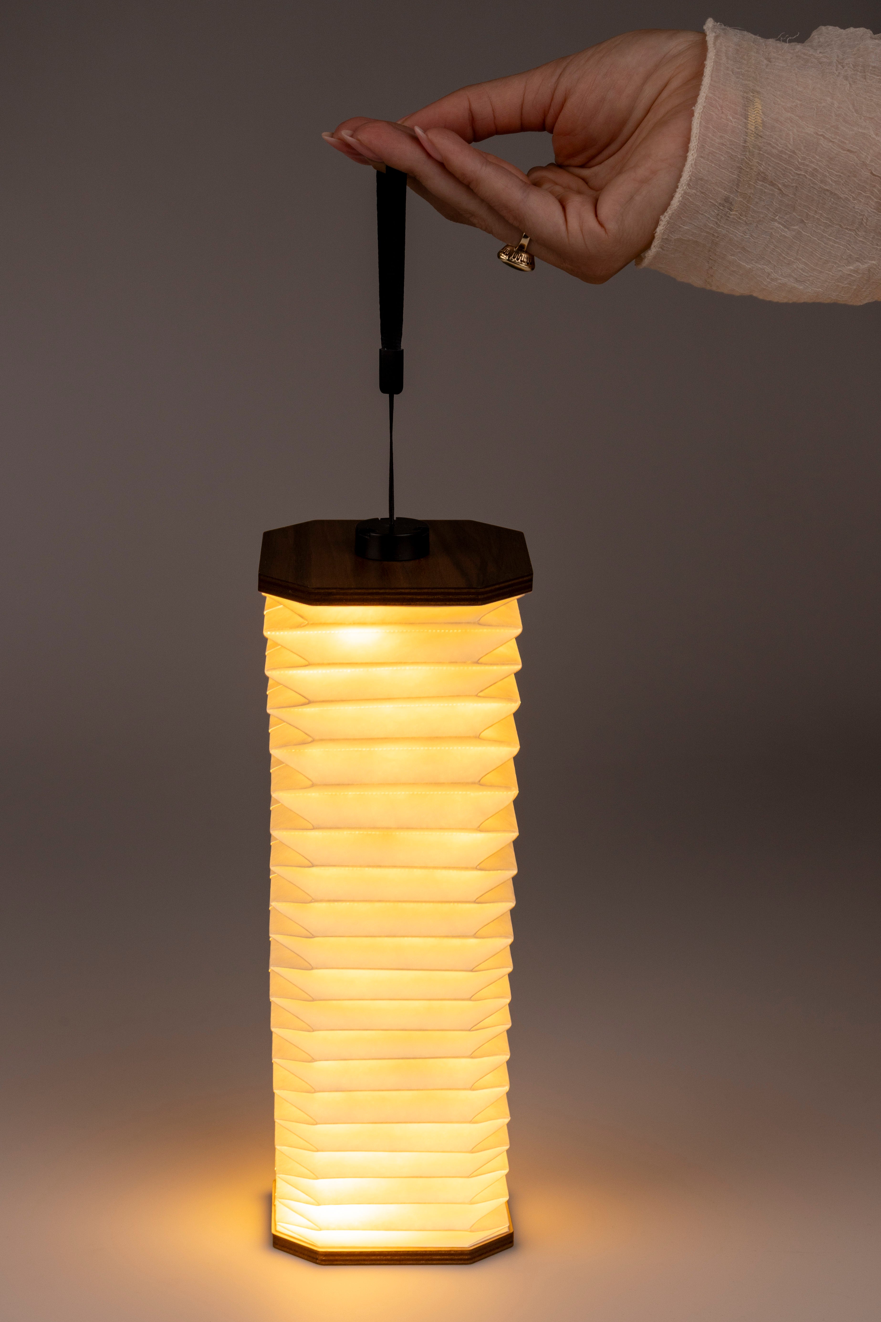 Tragbare Lampe CAKE fornir orzechowy z białym