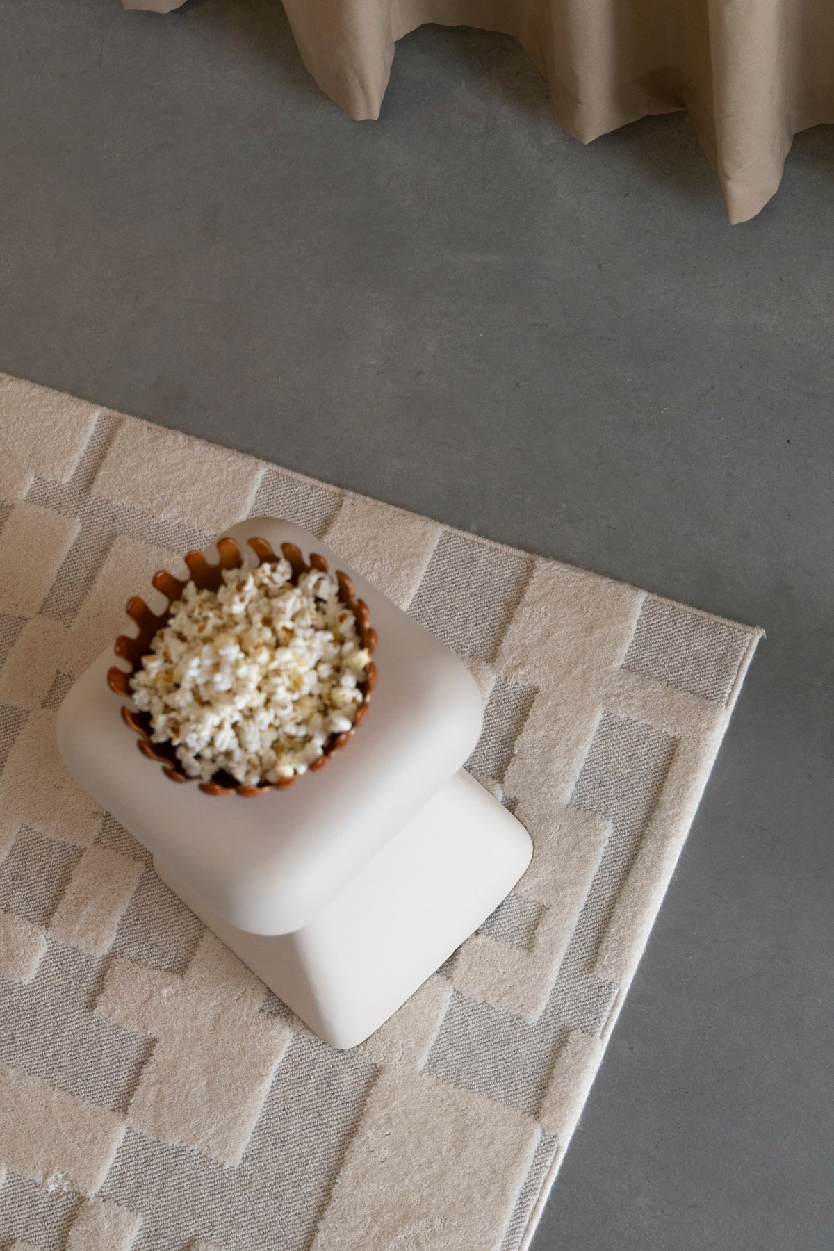 Stołek EARTH beżowy – ujęcie 7