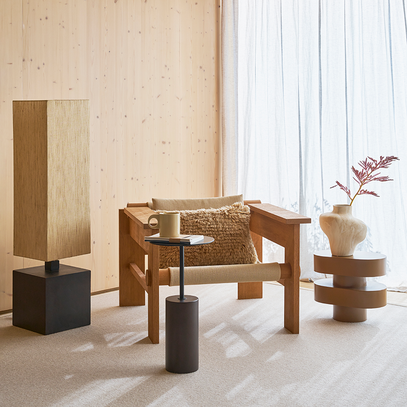 Vidar floor lamp mango wood with a beige lampshade