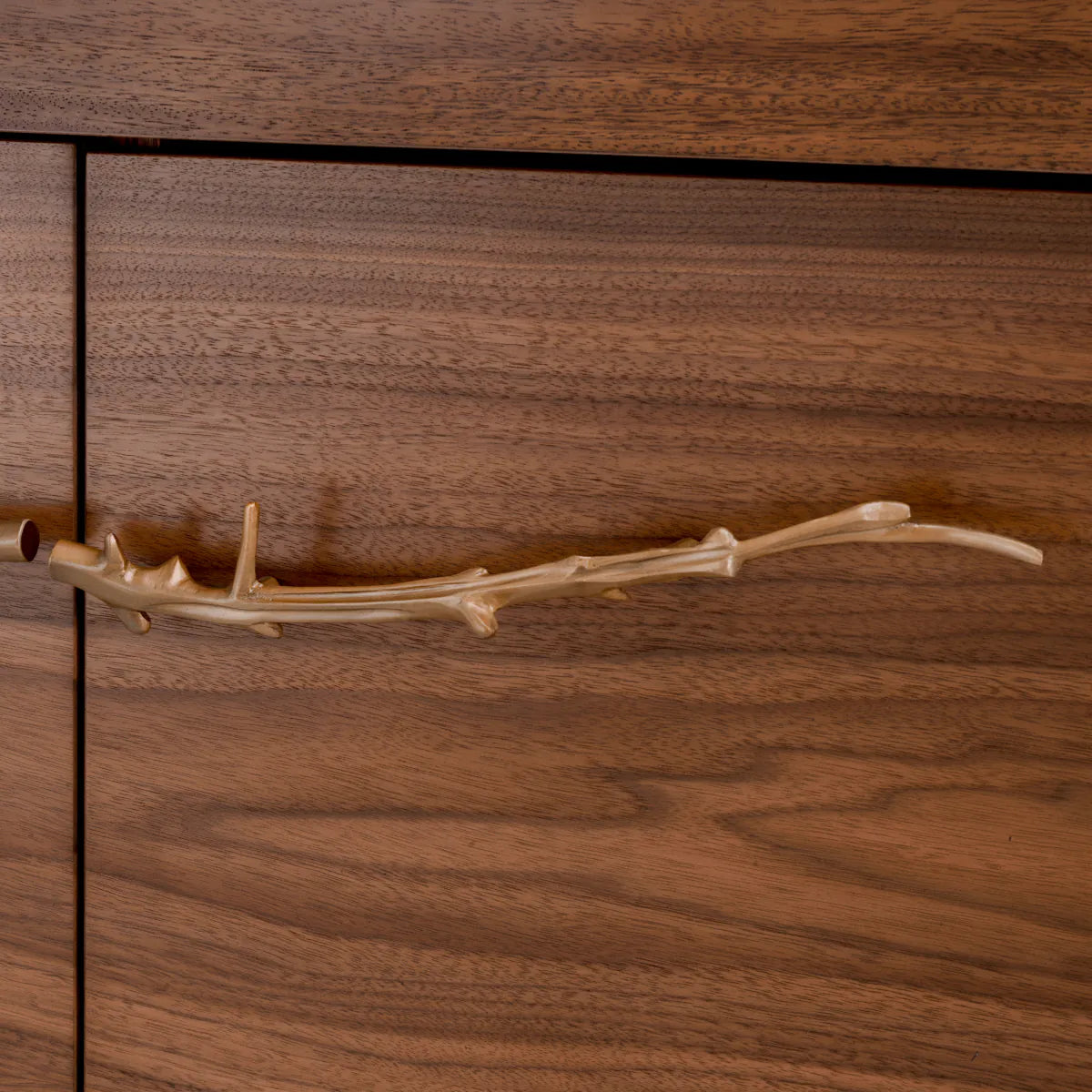 Commode CHARFORD notenhout