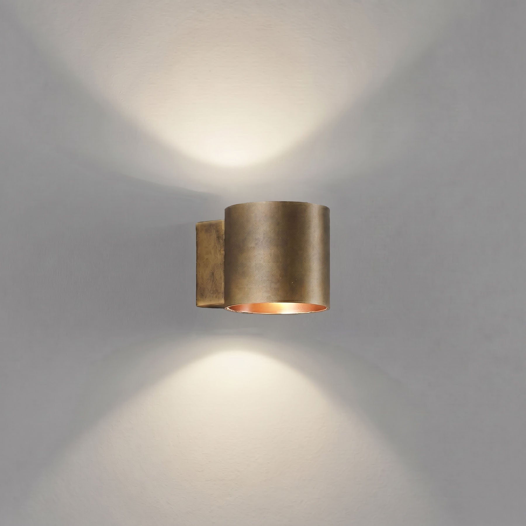 Wandlamp TUBE geborsteld messing