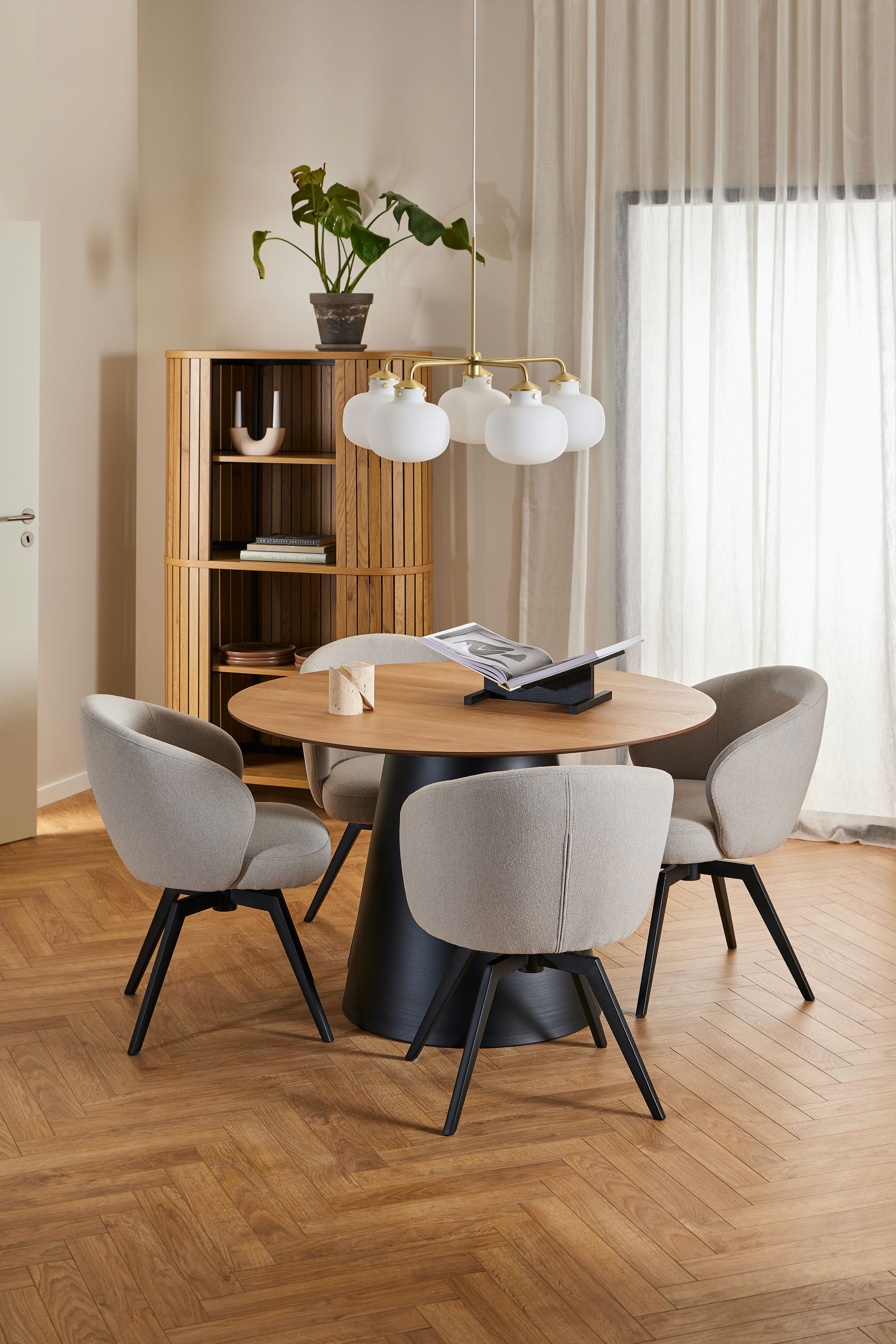 Runder Tisch SOLI Eichenfurnier