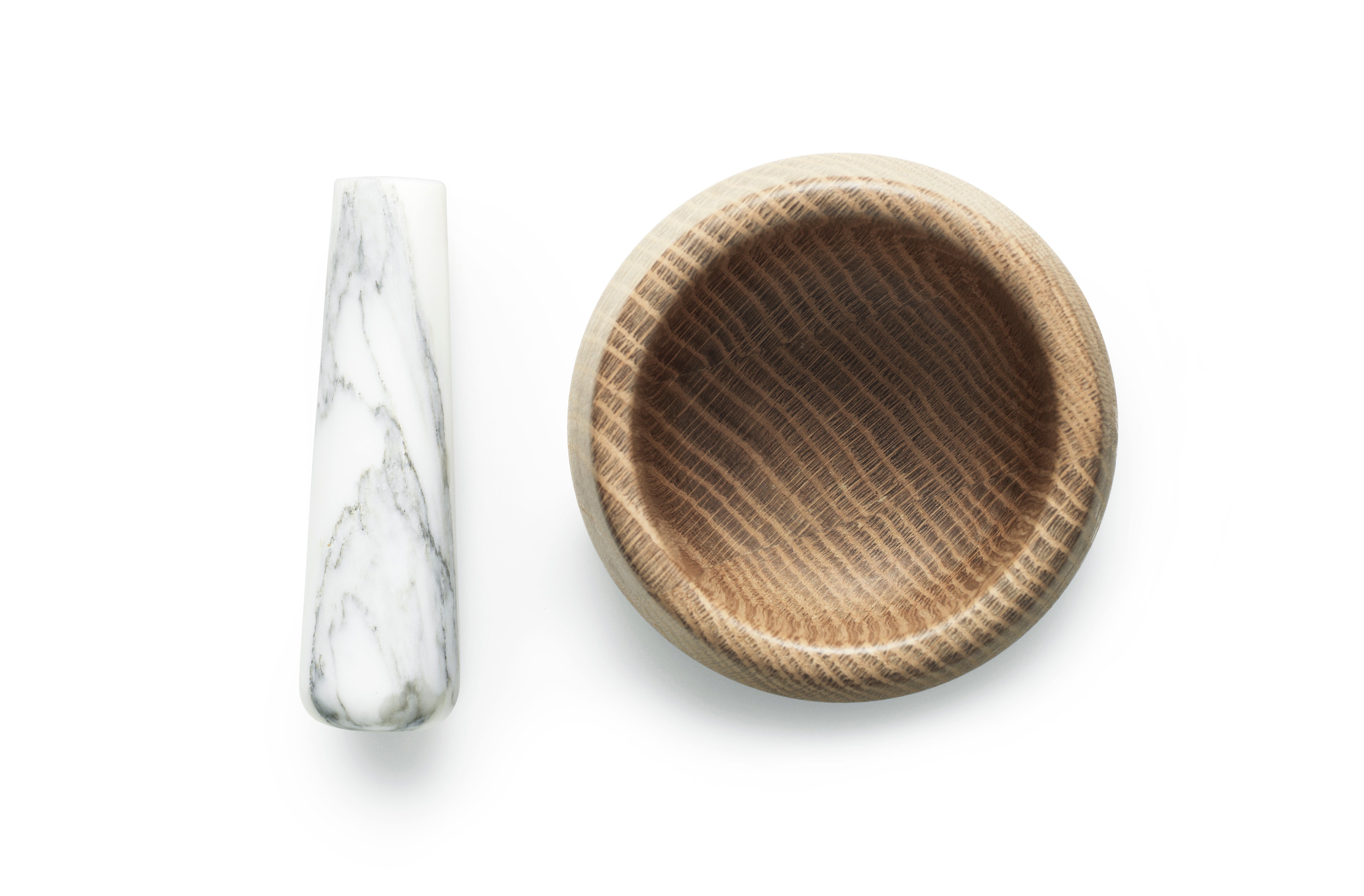 Mörser CRAFT aus Eichenholz mit weißem Marmor