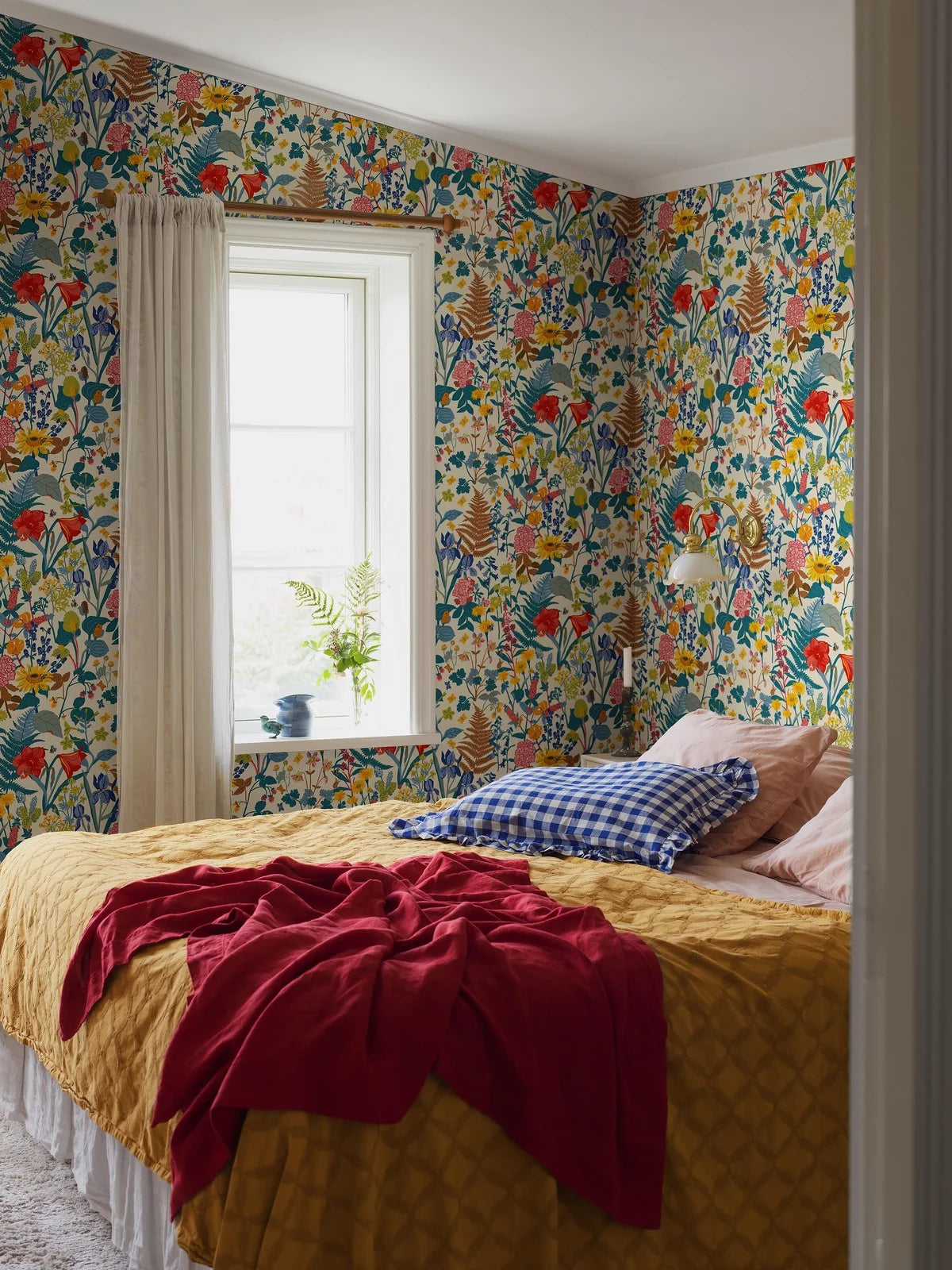 Beige STUGRABATT Wallpaper with Floral Motif in Blue