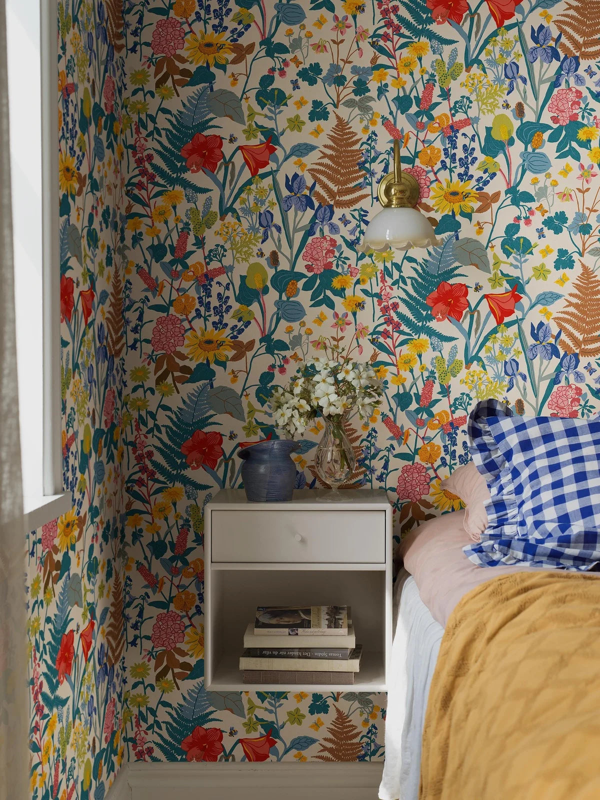 Beige STUGRABATT Wallpaper with Floral Motif in Blue