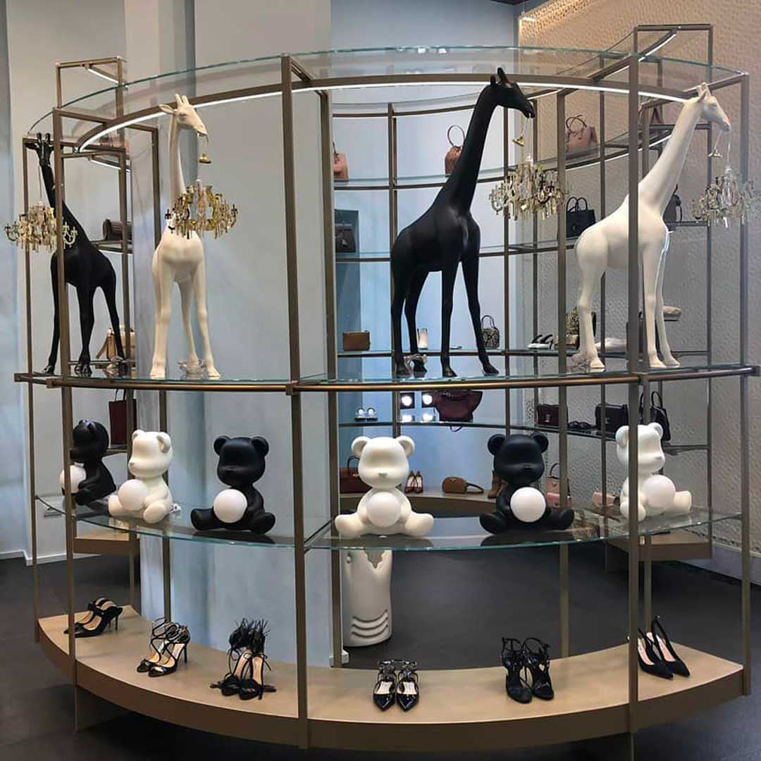 Lampe GIRAFFE IN LOVE M weiß mit rotem Schirm