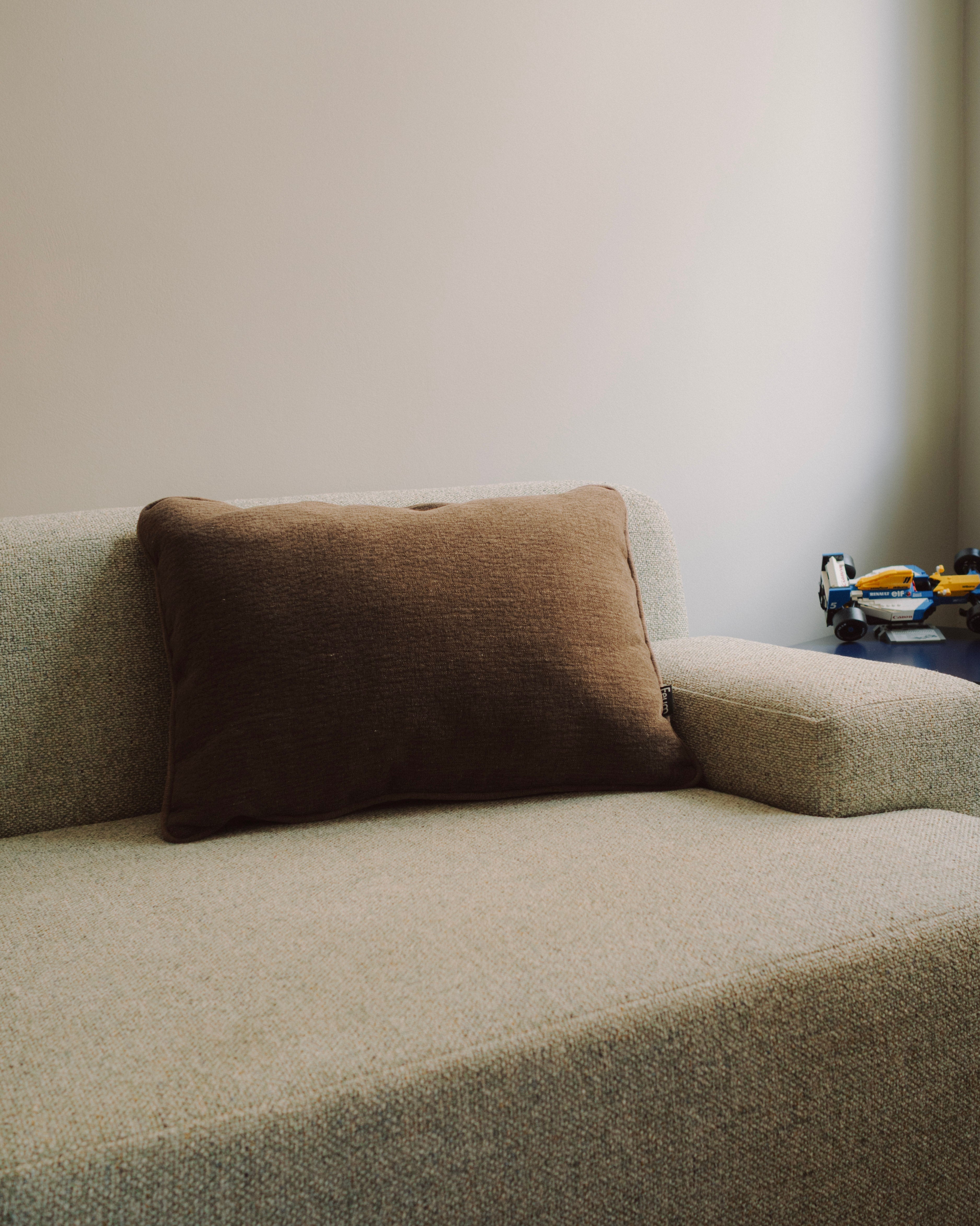 MIU kussen notenbruin